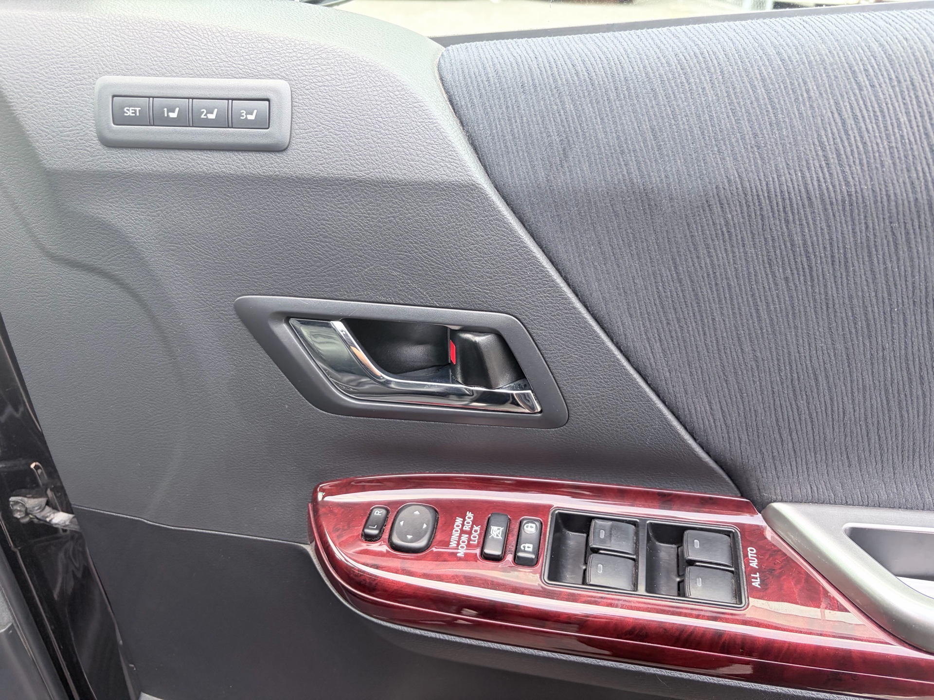 Vehicle photo 12