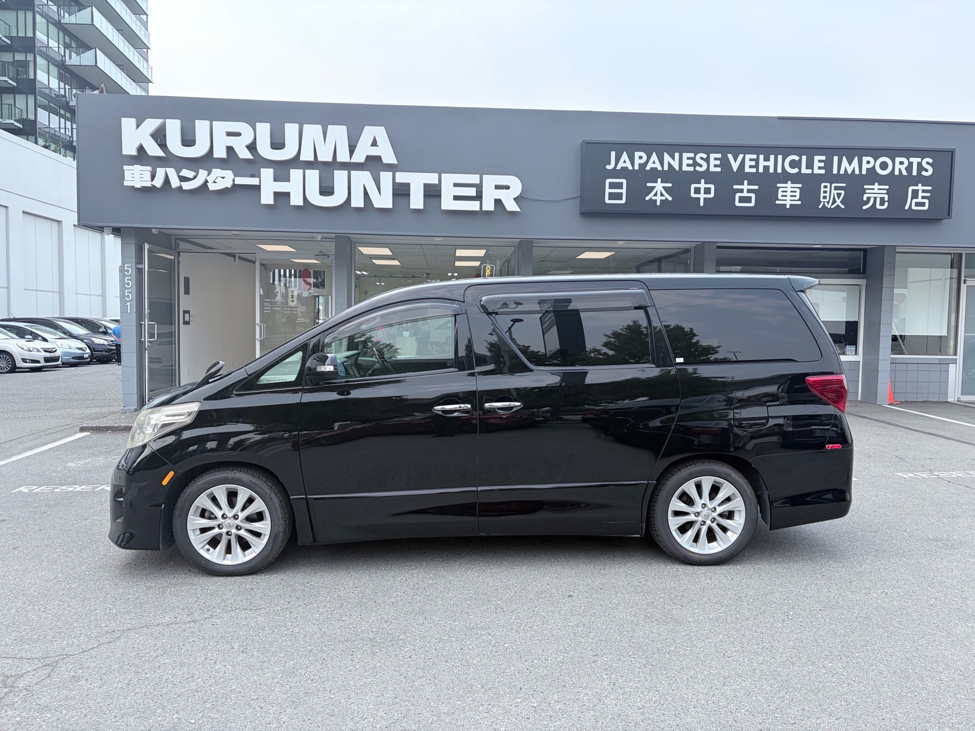 Vehicle photo 4