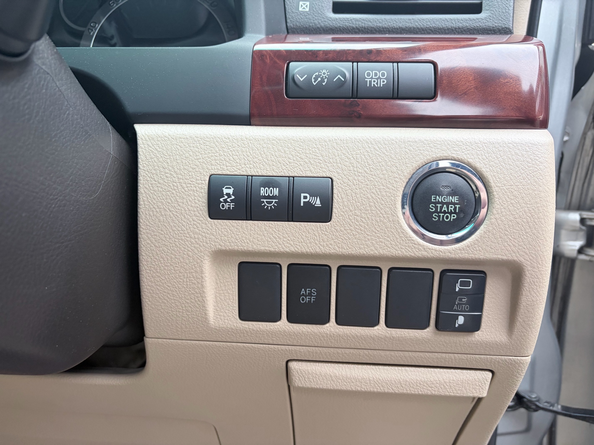 Vehicle photo 14