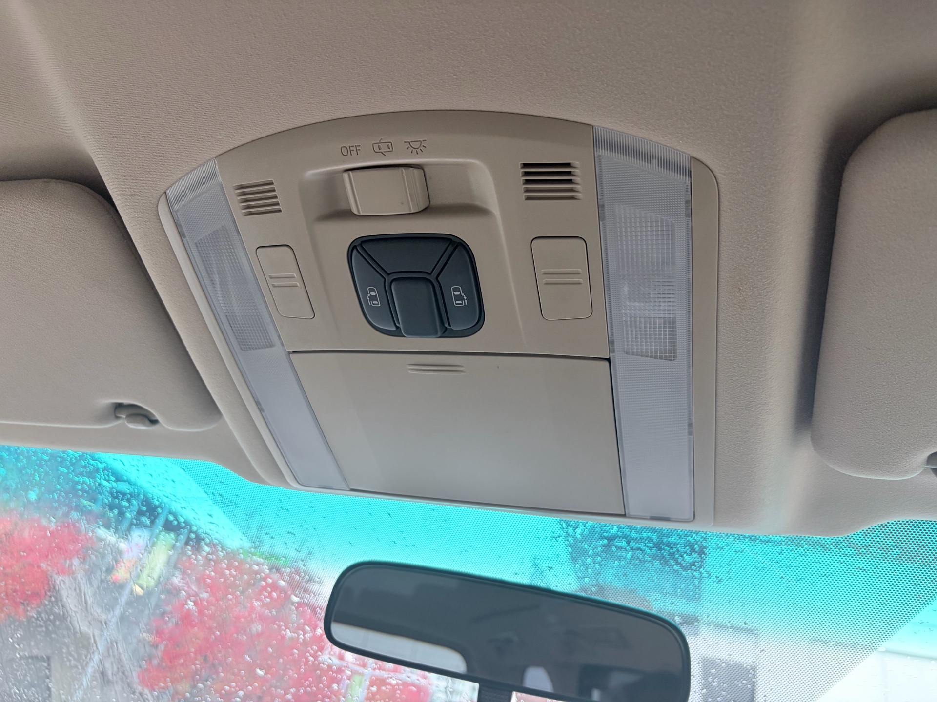 Vehicle photo 12