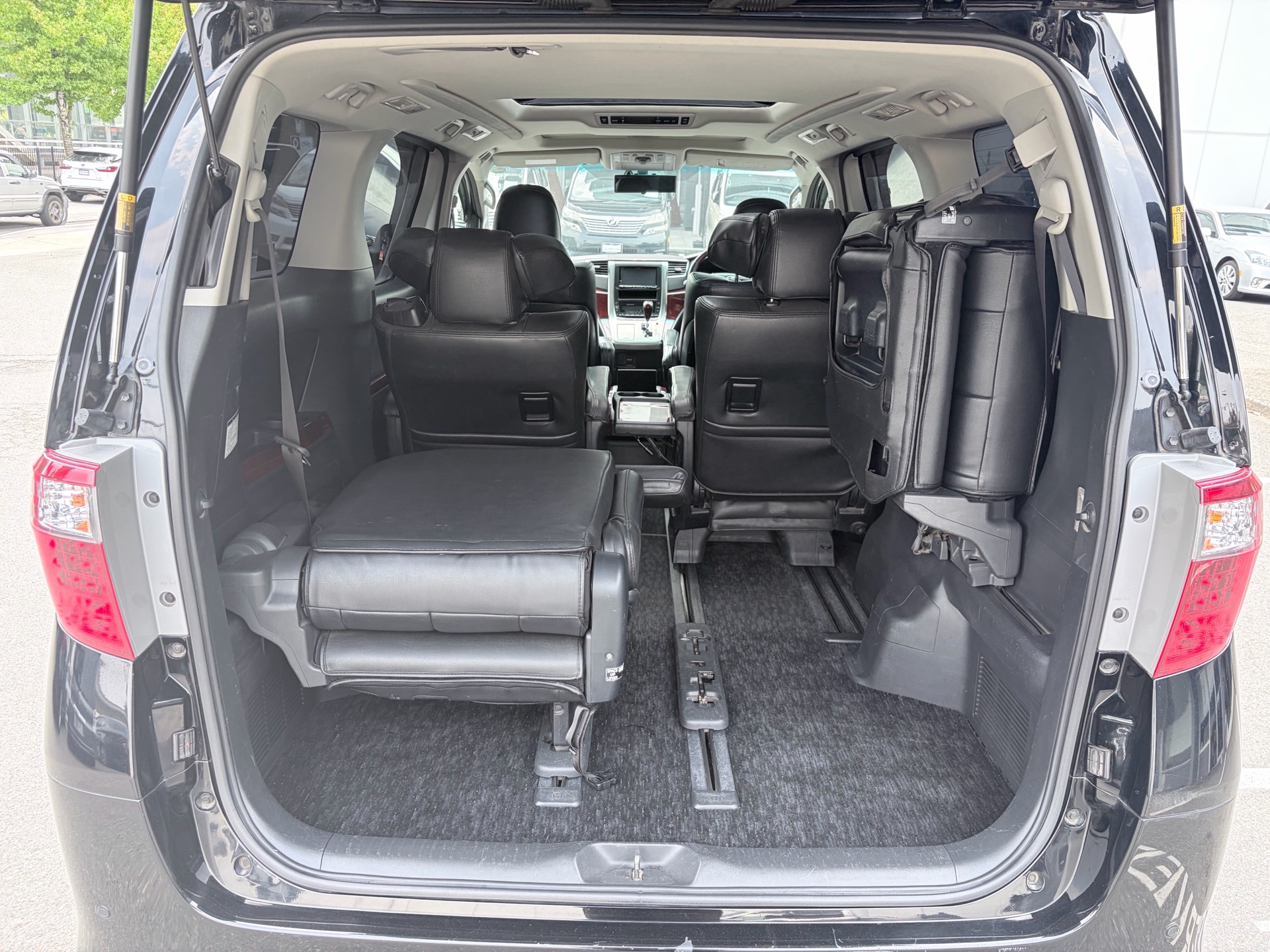 Vehicle photo 18