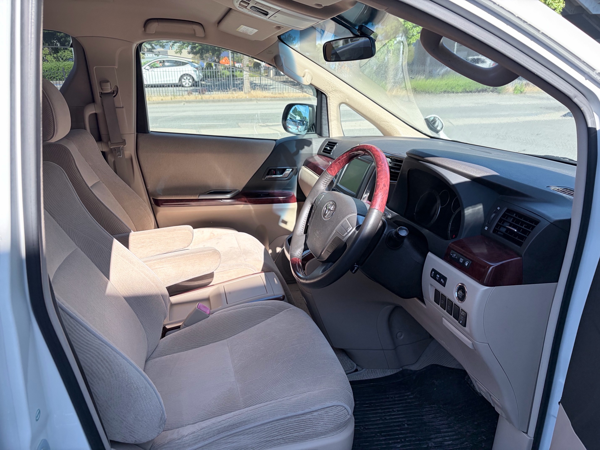 Vehicle photo 16