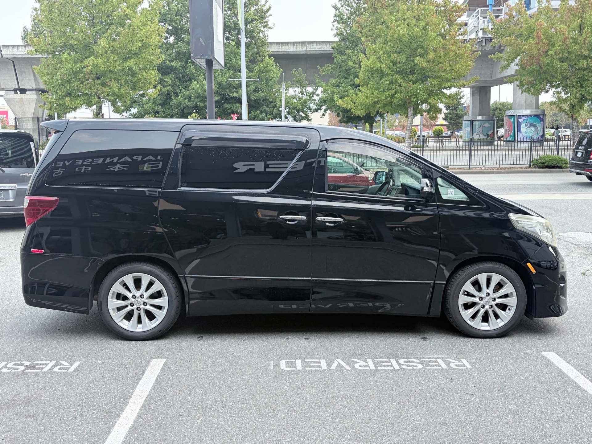Vehicle photo 8