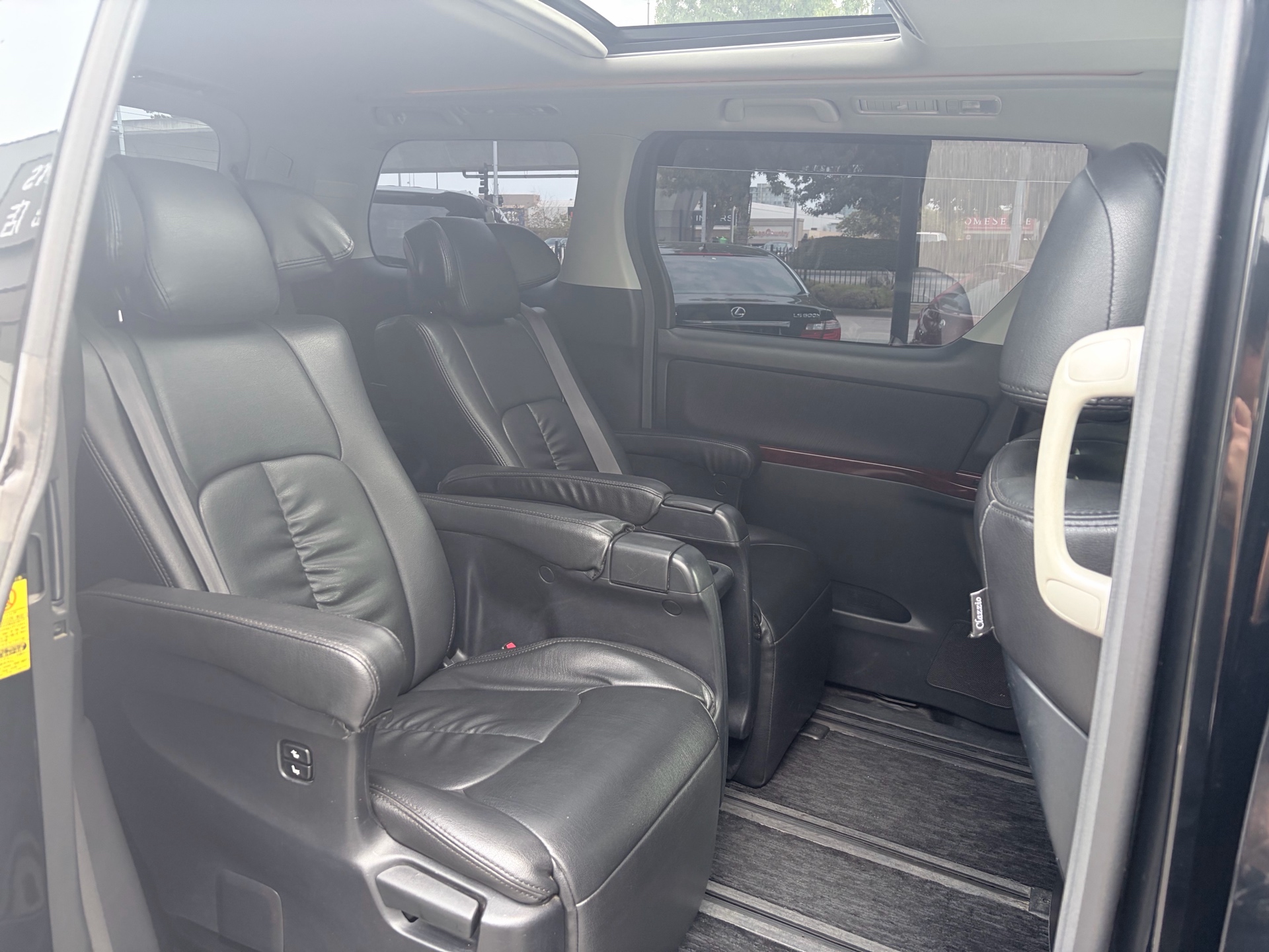 Vehicle photo 16
