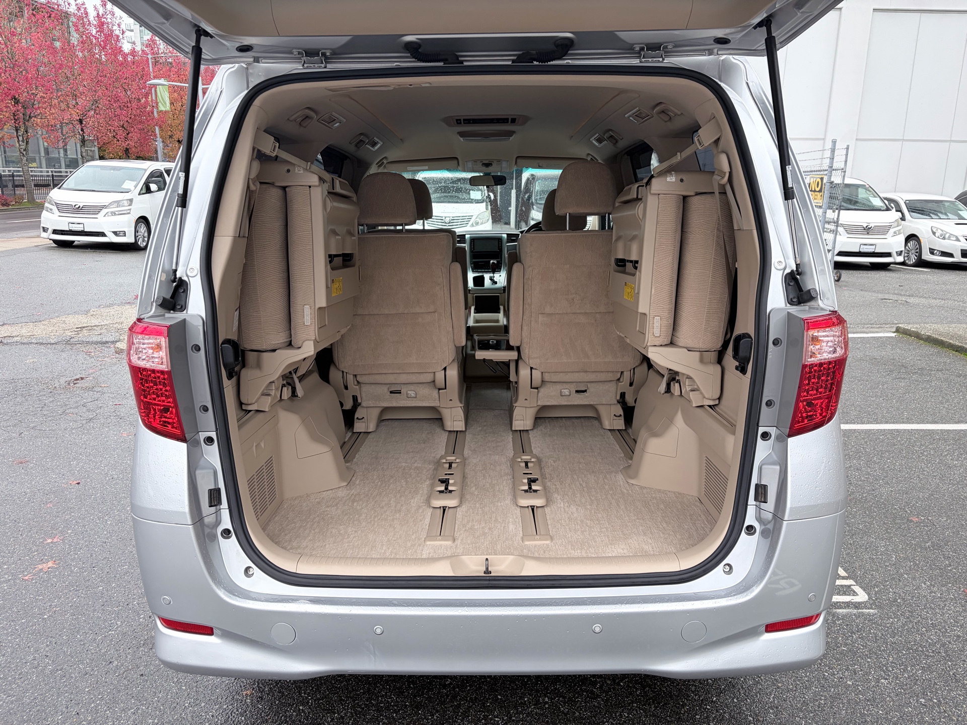 Vehicle photo 17
