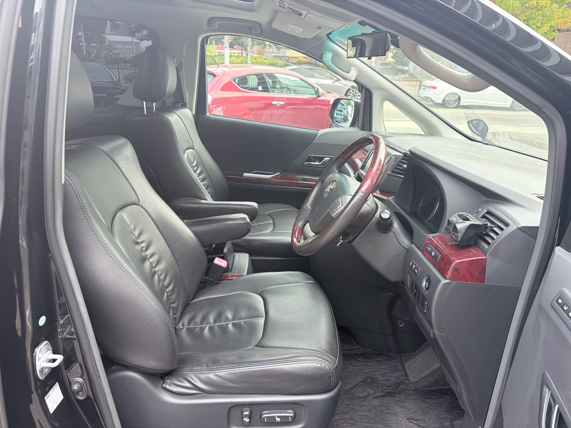 Vehicle photo 15