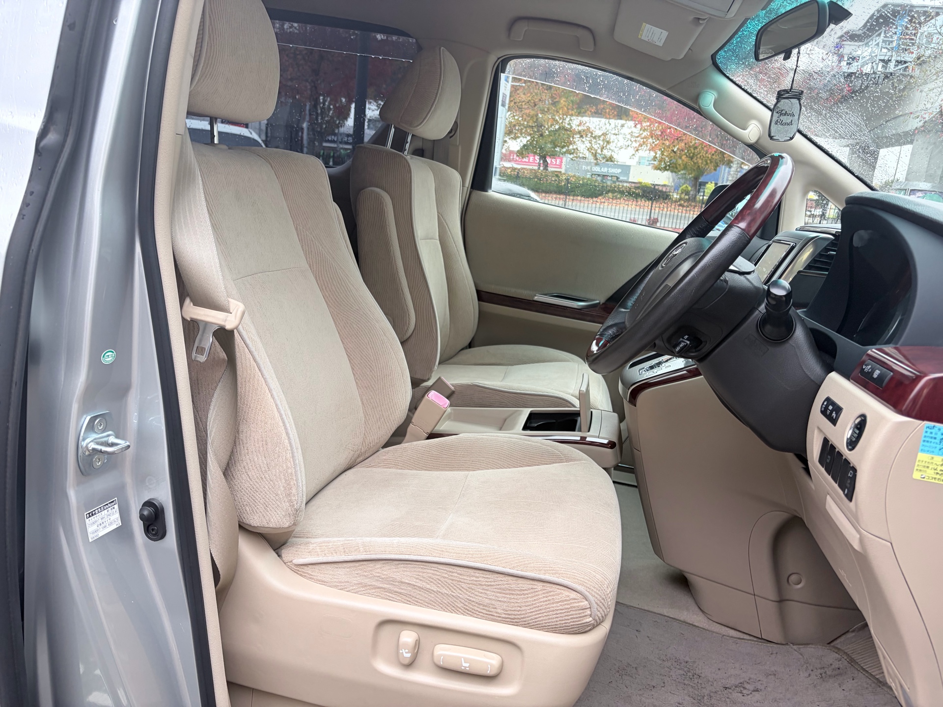 Vehicle photo 15