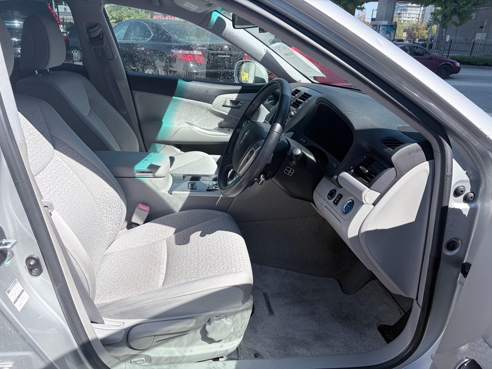Vehicle photo 17