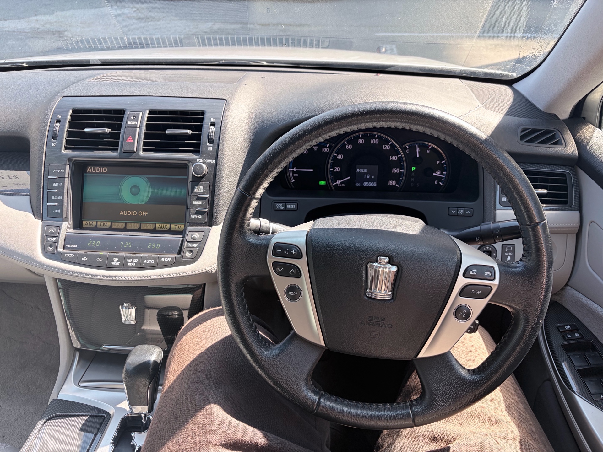 Vehicle photo 9
