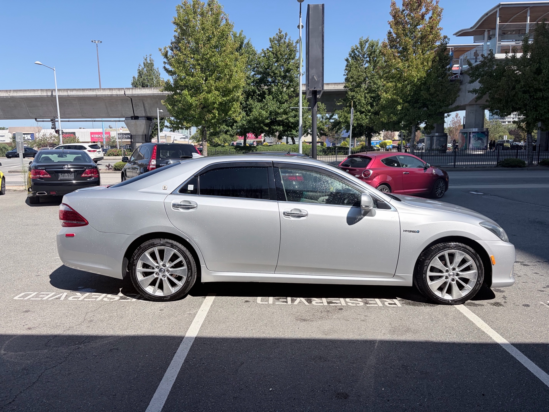 Vehicle photo 8