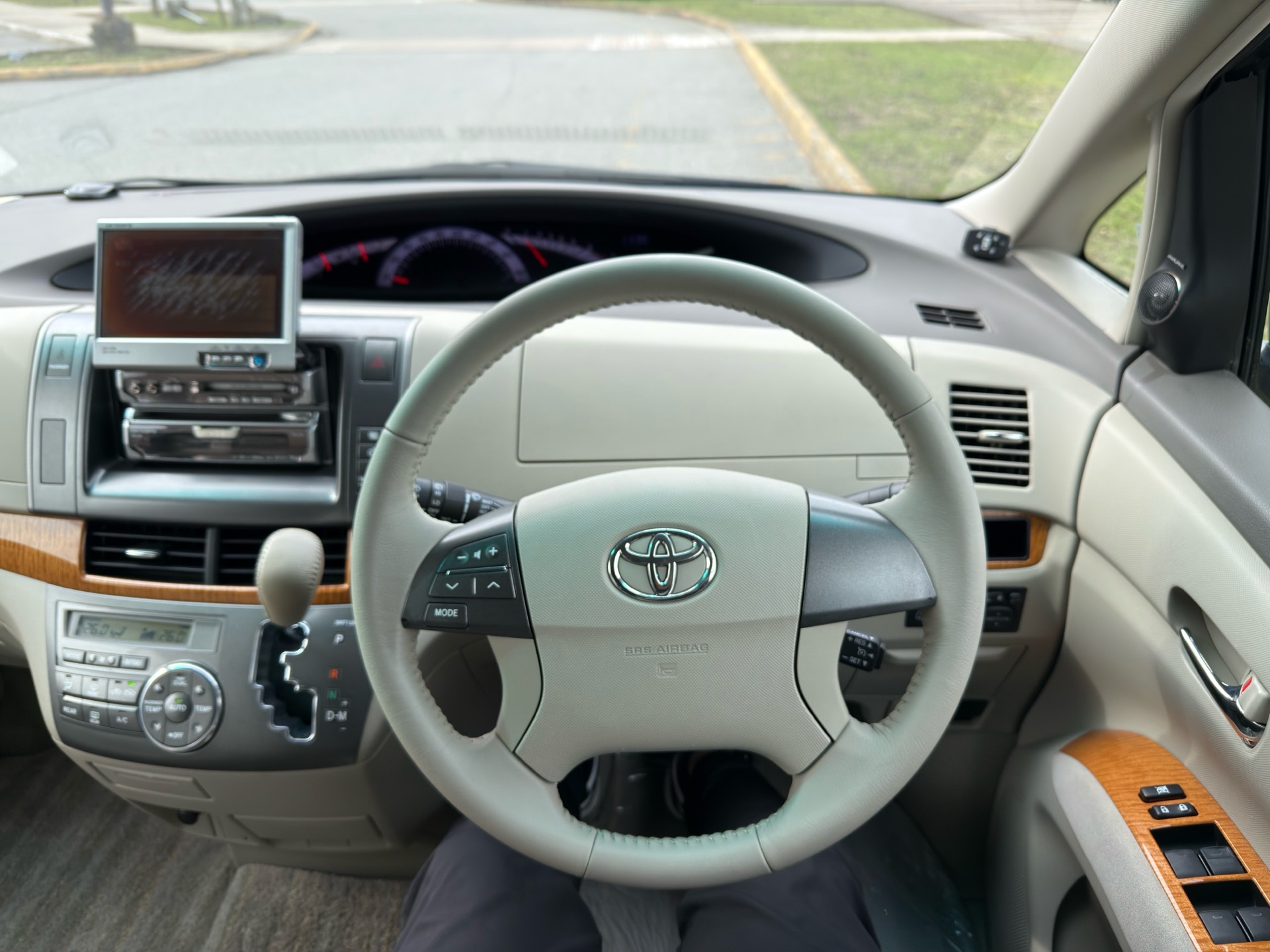 Vehicle photo 6