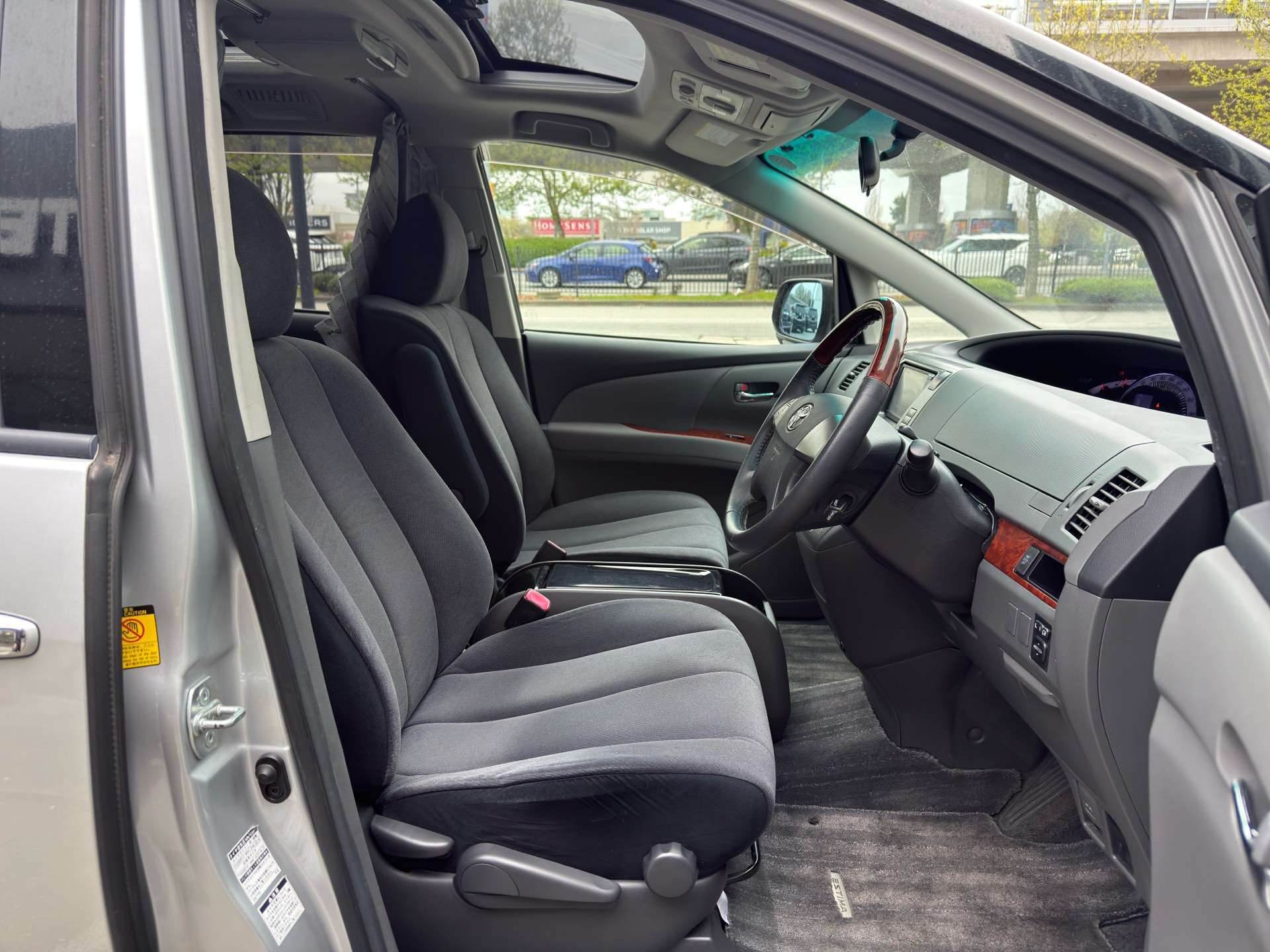 Vehicle photo 13