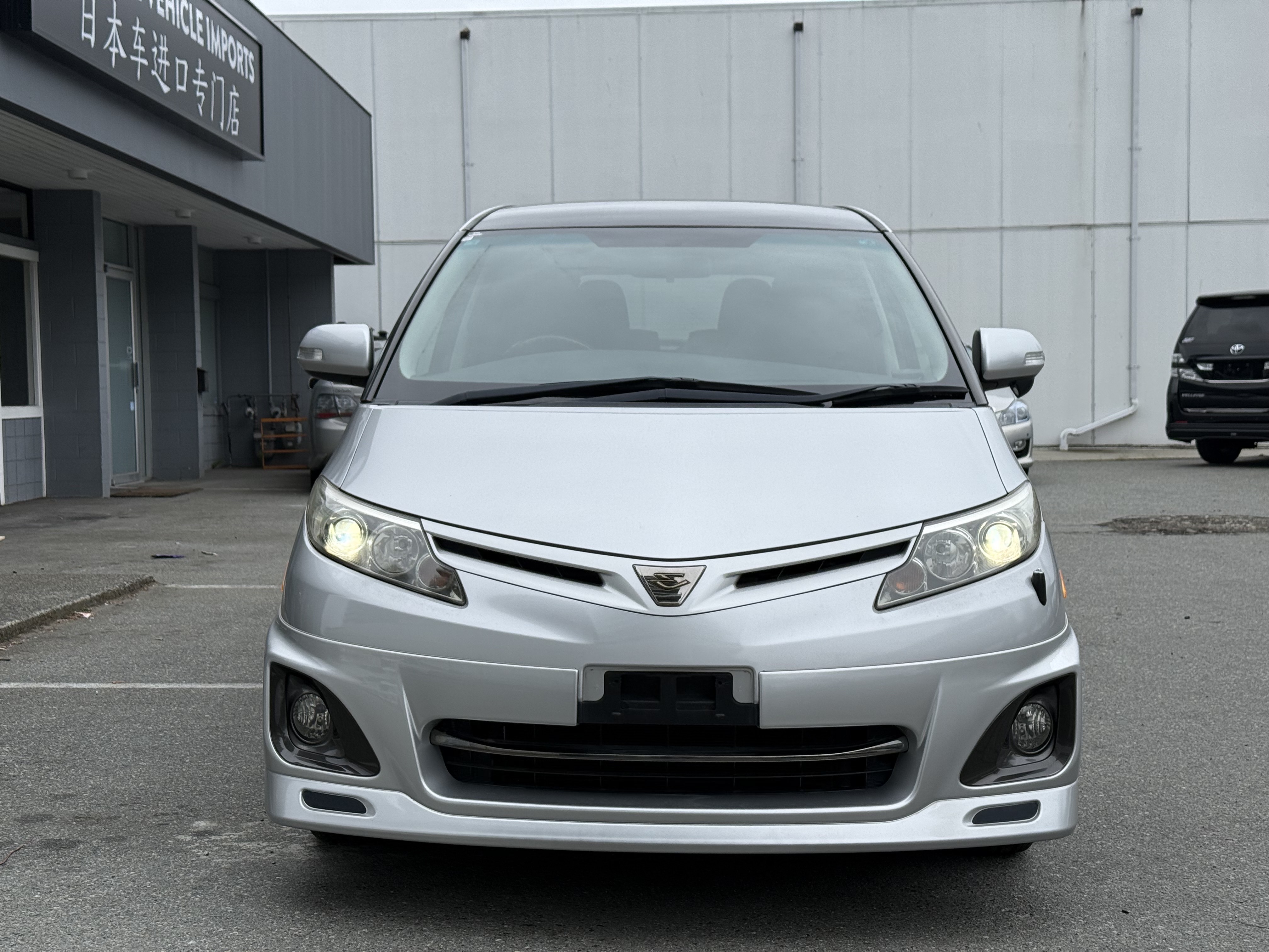 Vehicle photo 2