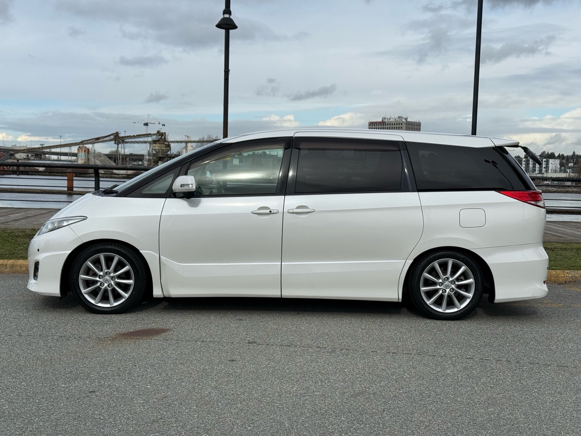 Vehicle photo 3
