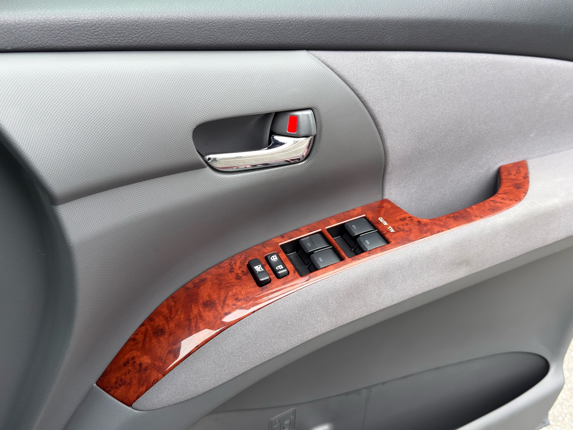 Vehicle photo 12
