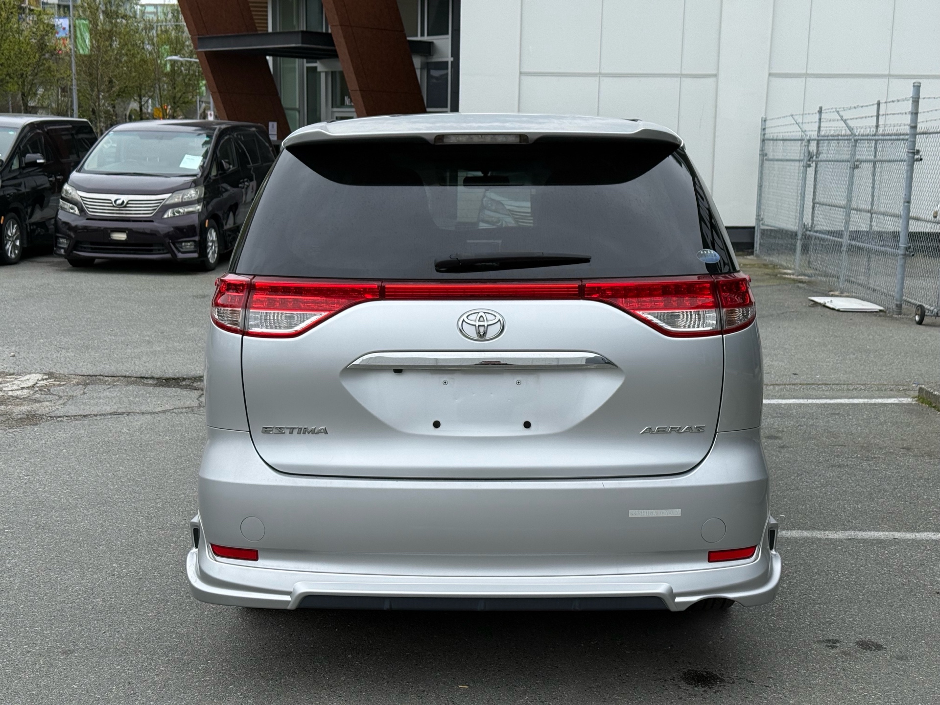 Vehicle photo 5