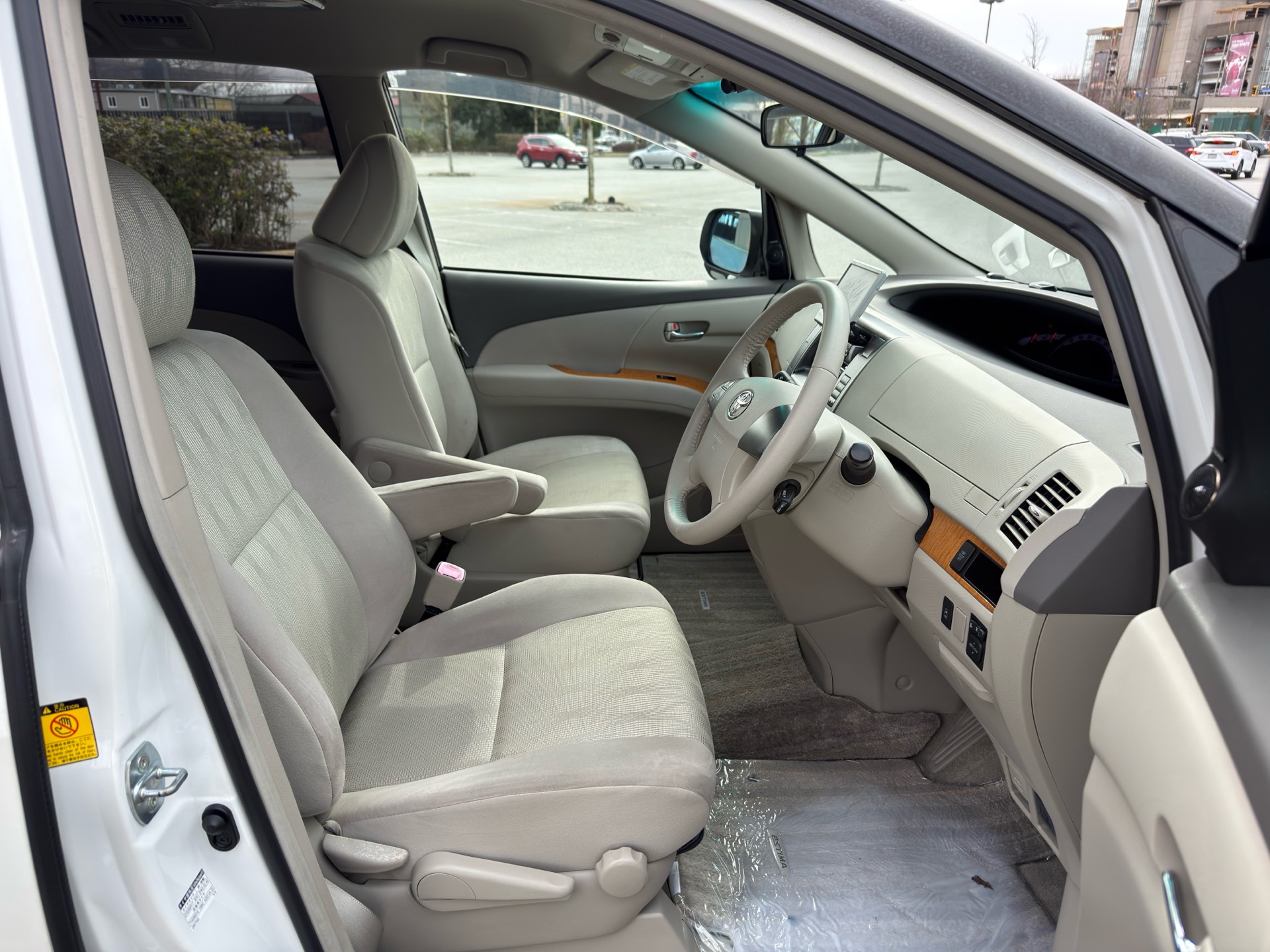 Vehicle photo 10