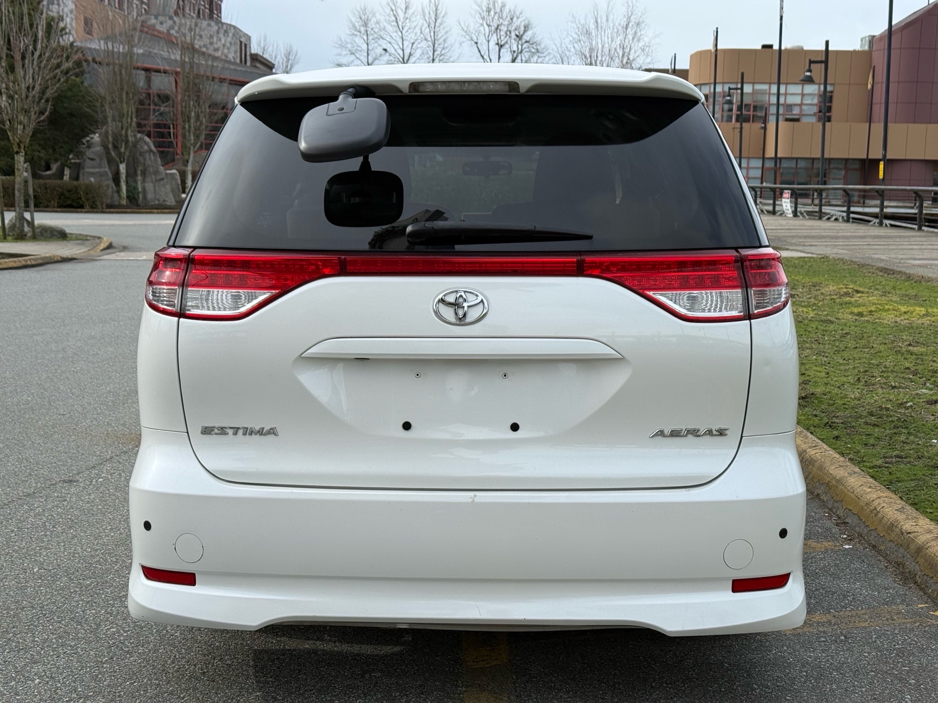 Vehicle photo 5