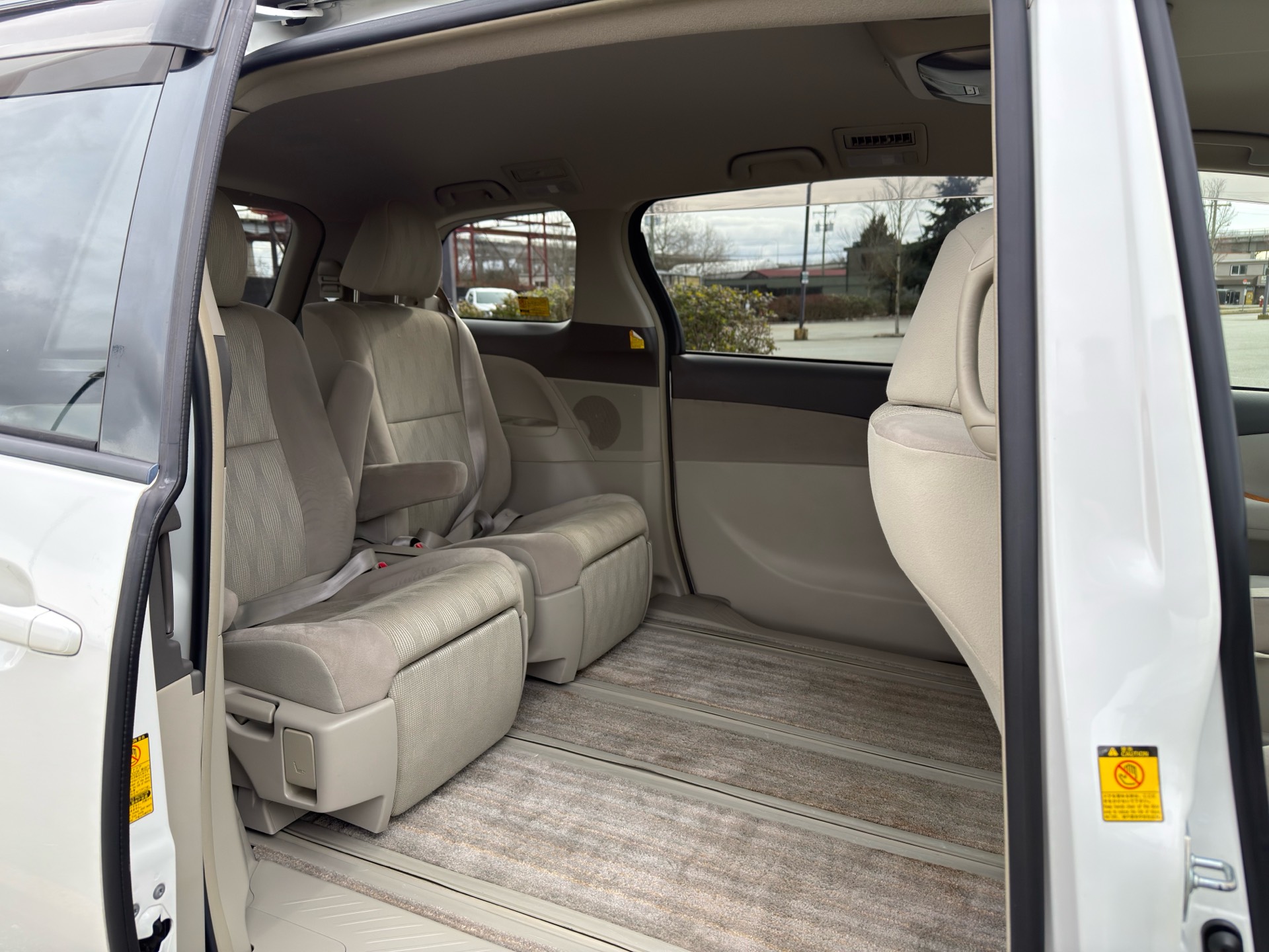 Vehicle photo 11