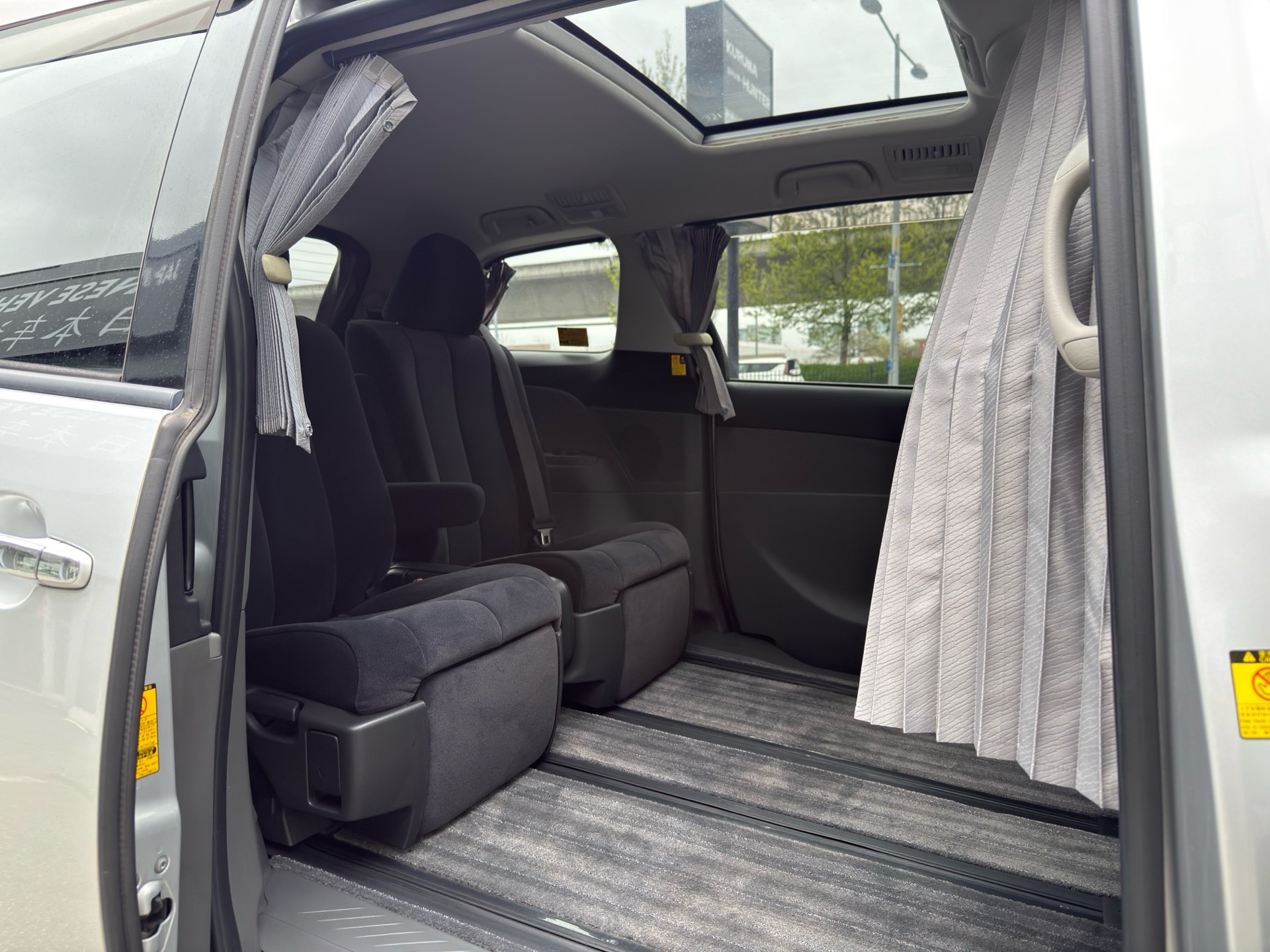 Vehicle photo 14