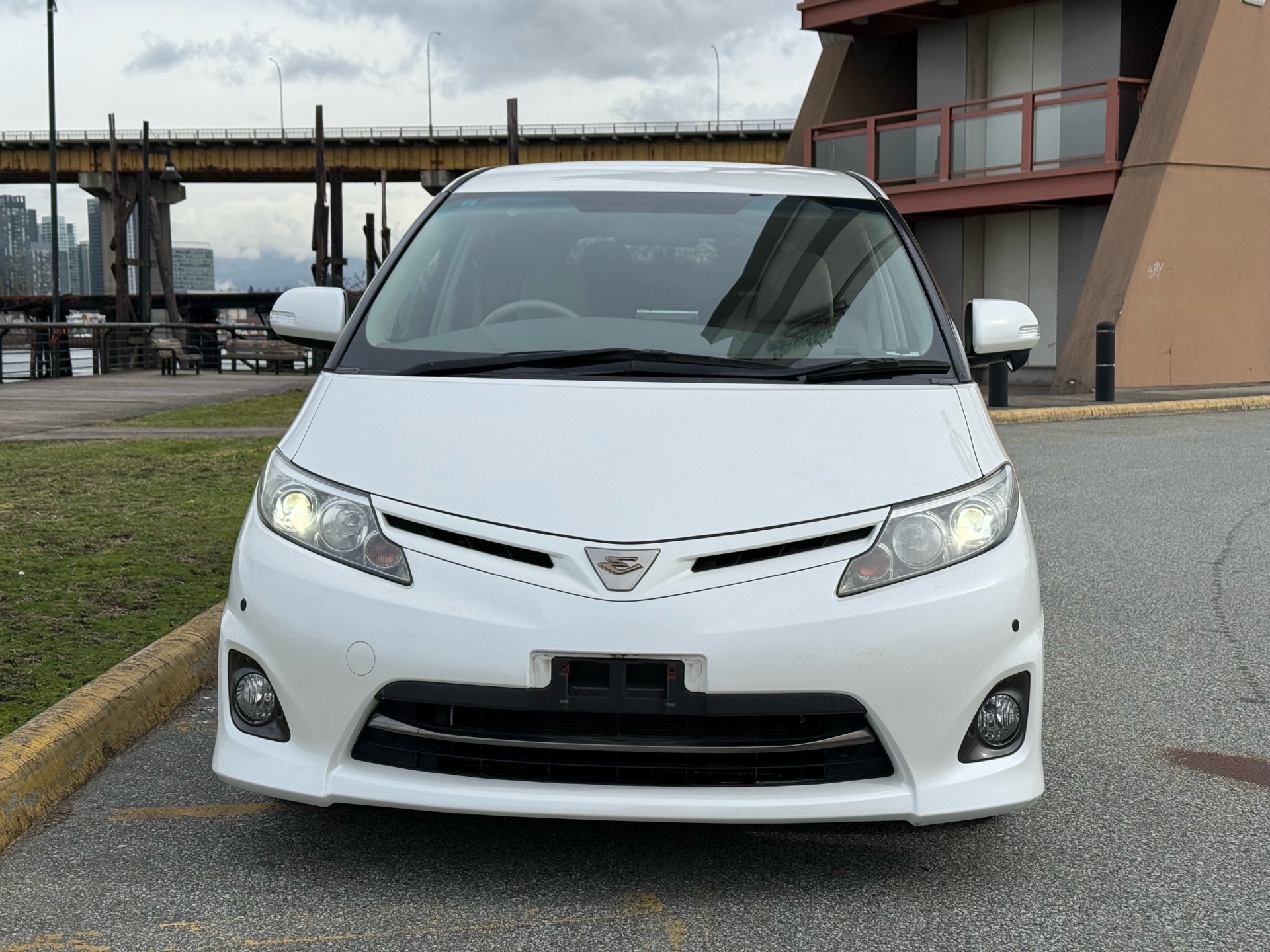Vehicle photo 2