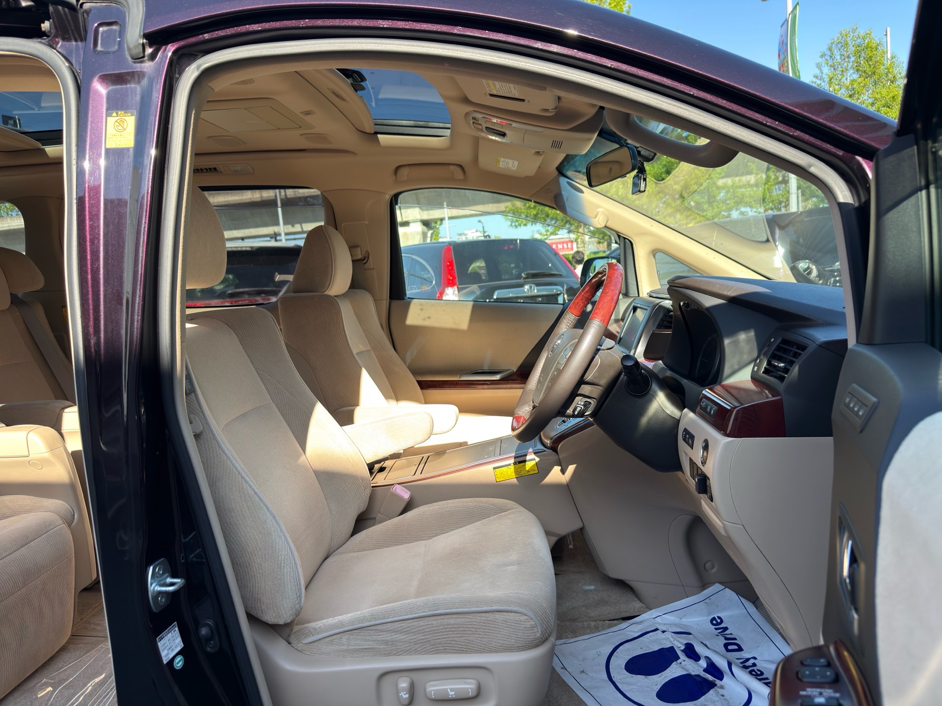 Vehicle photo 15