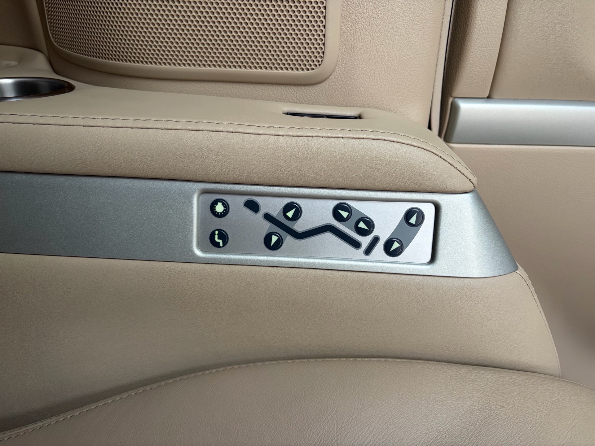Vehicle photo 22