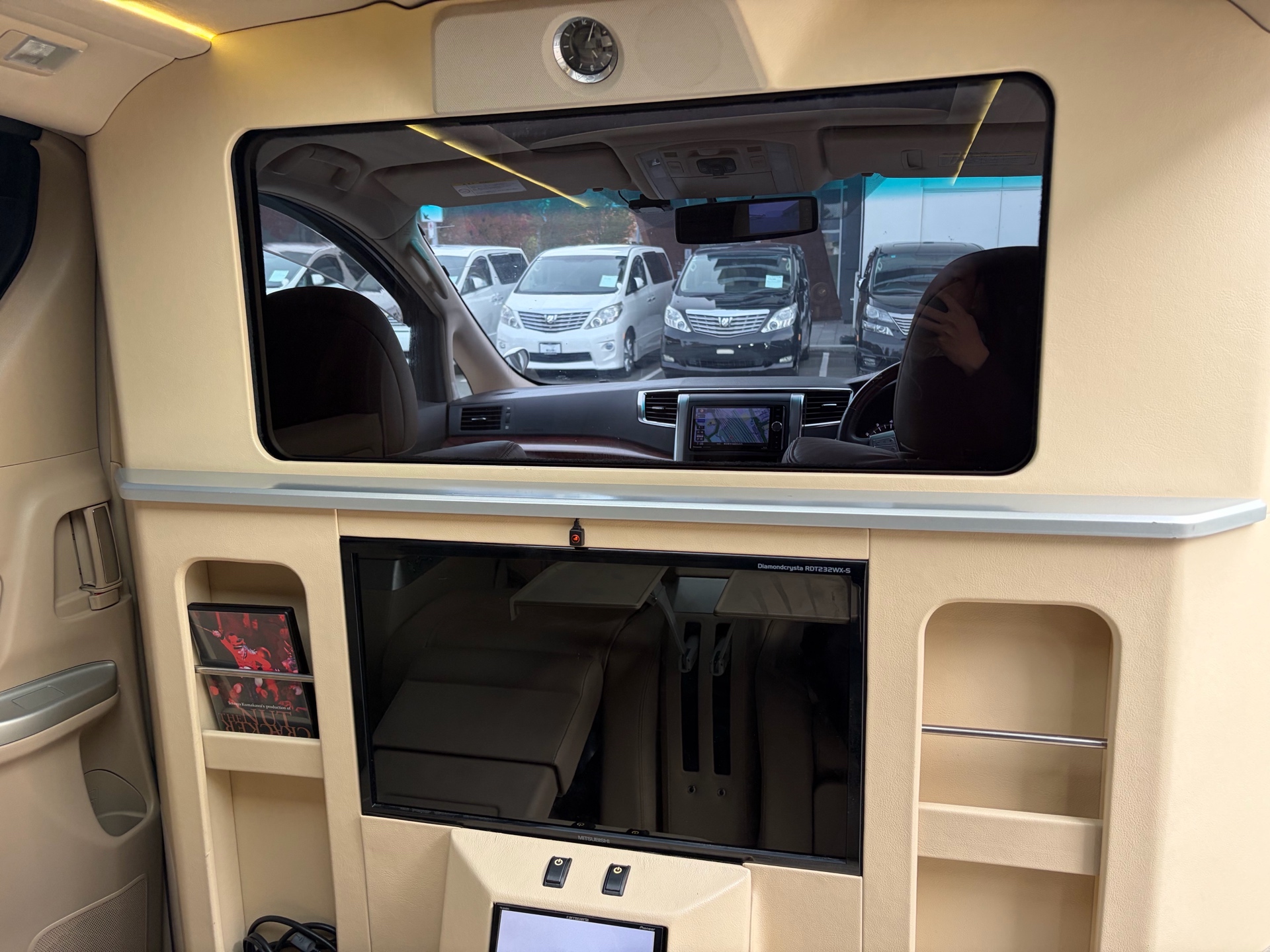 Vehicle photo 20