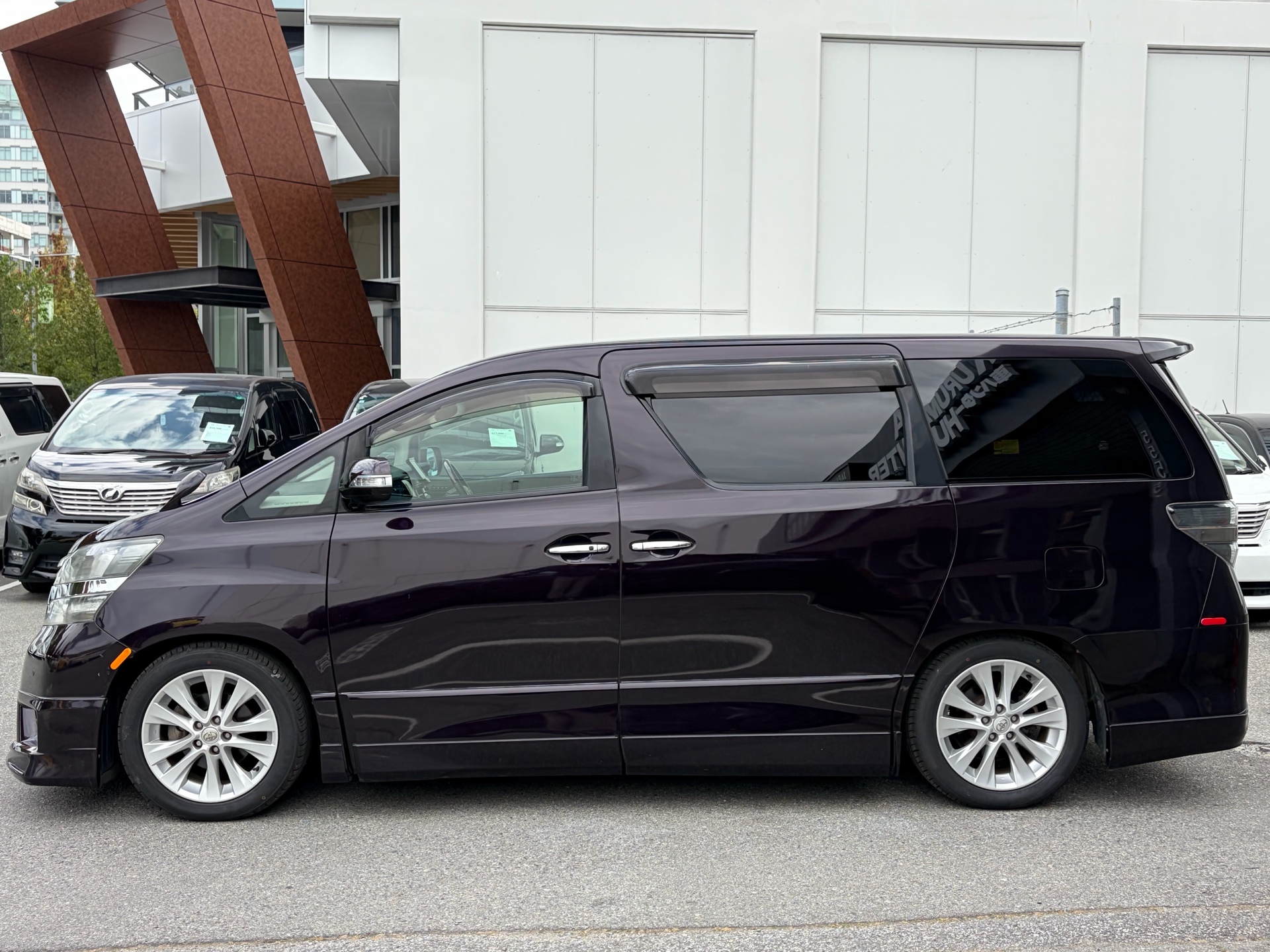 Vehicle photo 5