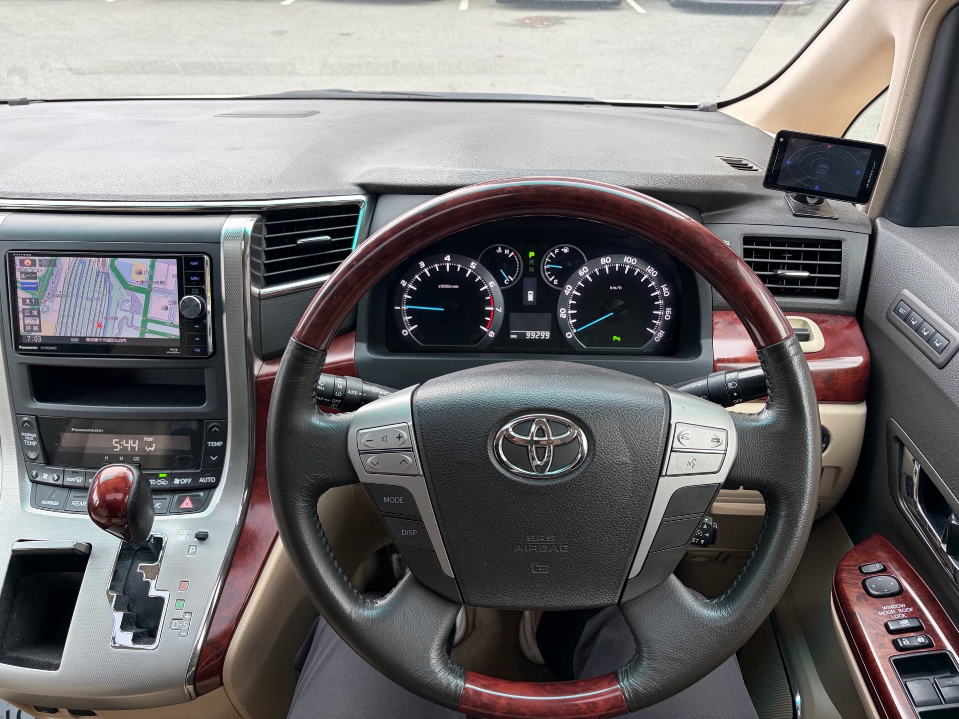 Vehicle photo 9