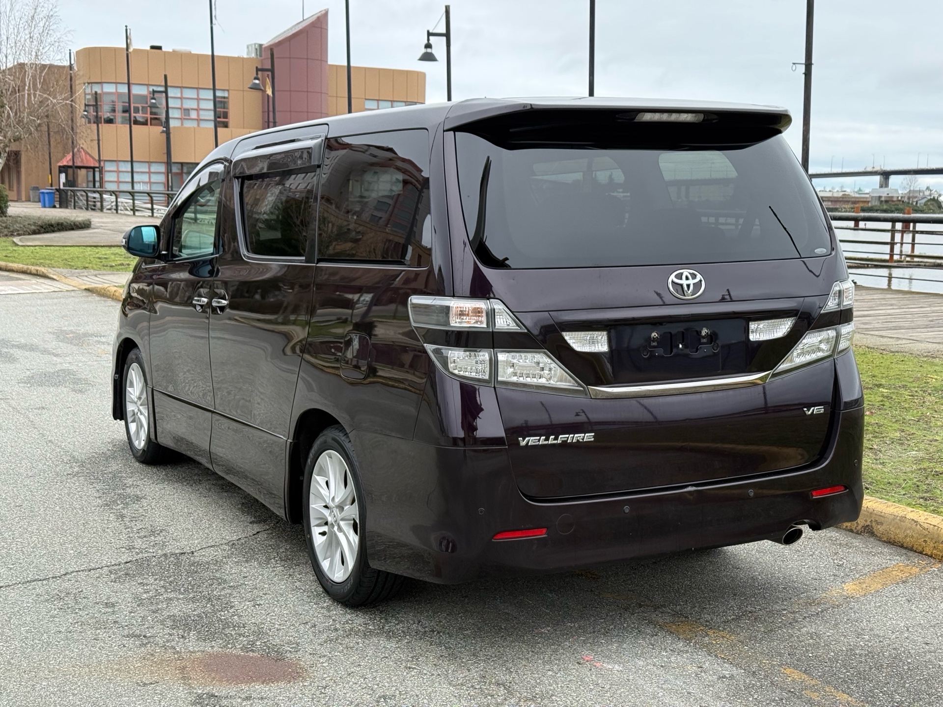 Vehicle photo 4
