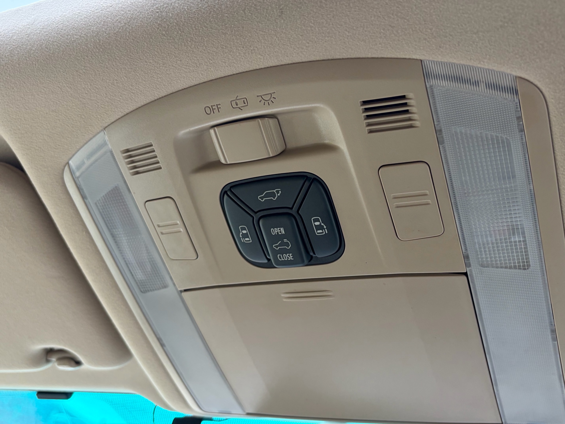 Vehicle photo 14