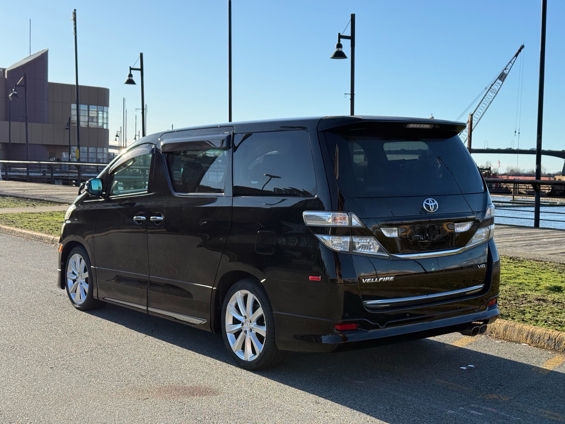 Vehicle photo 4