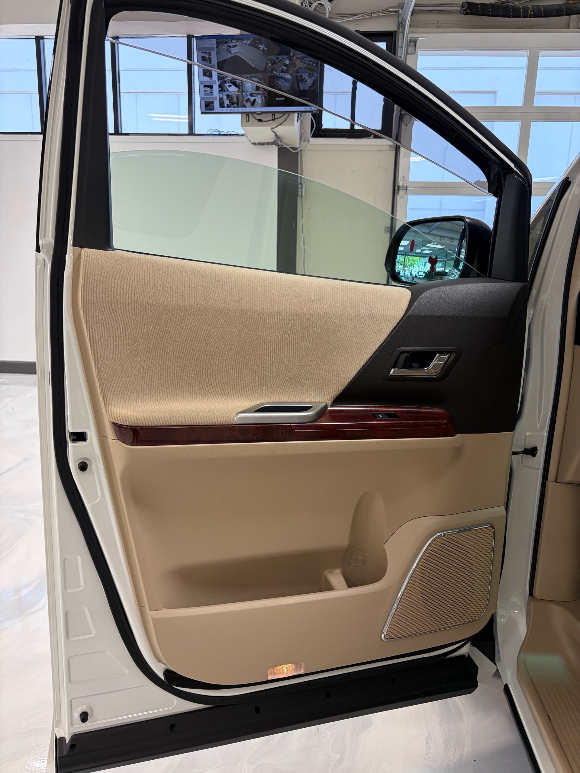 Vehicle photo 19