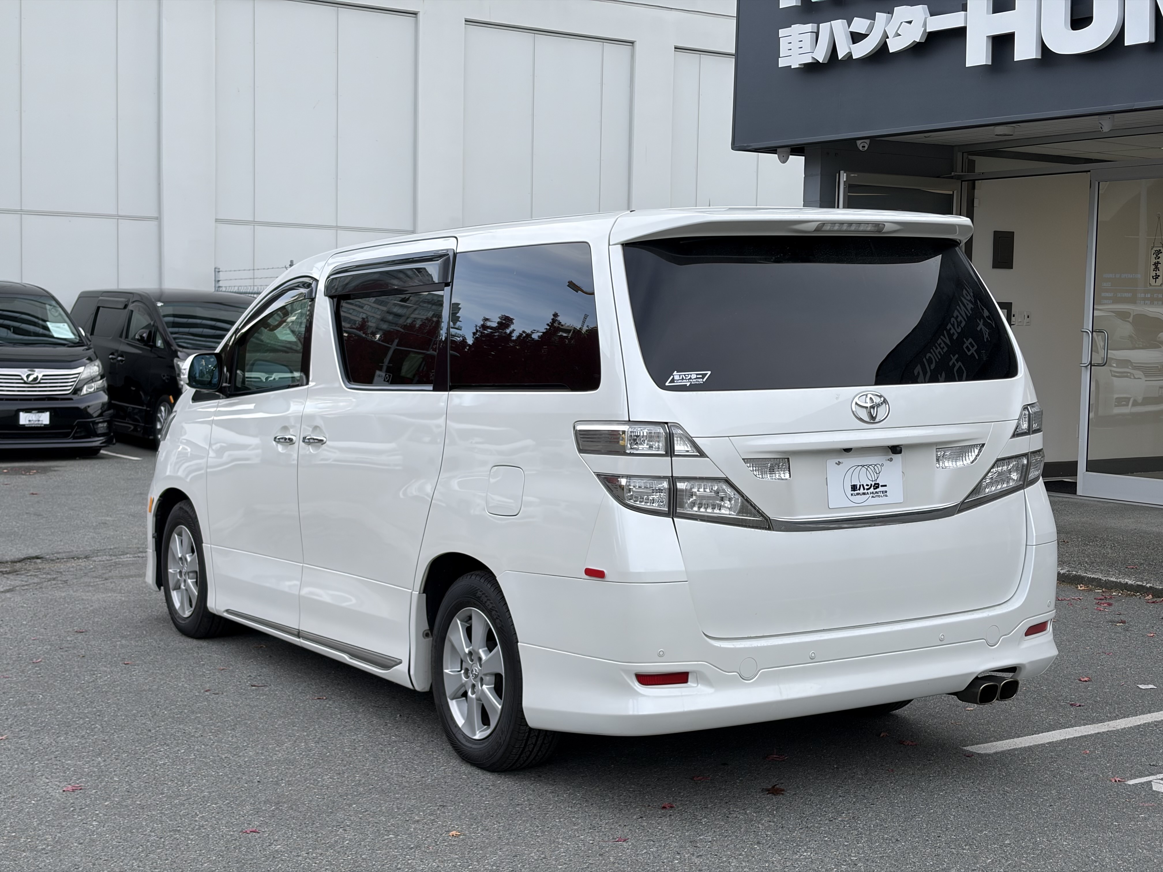 Vehicle photo 4
