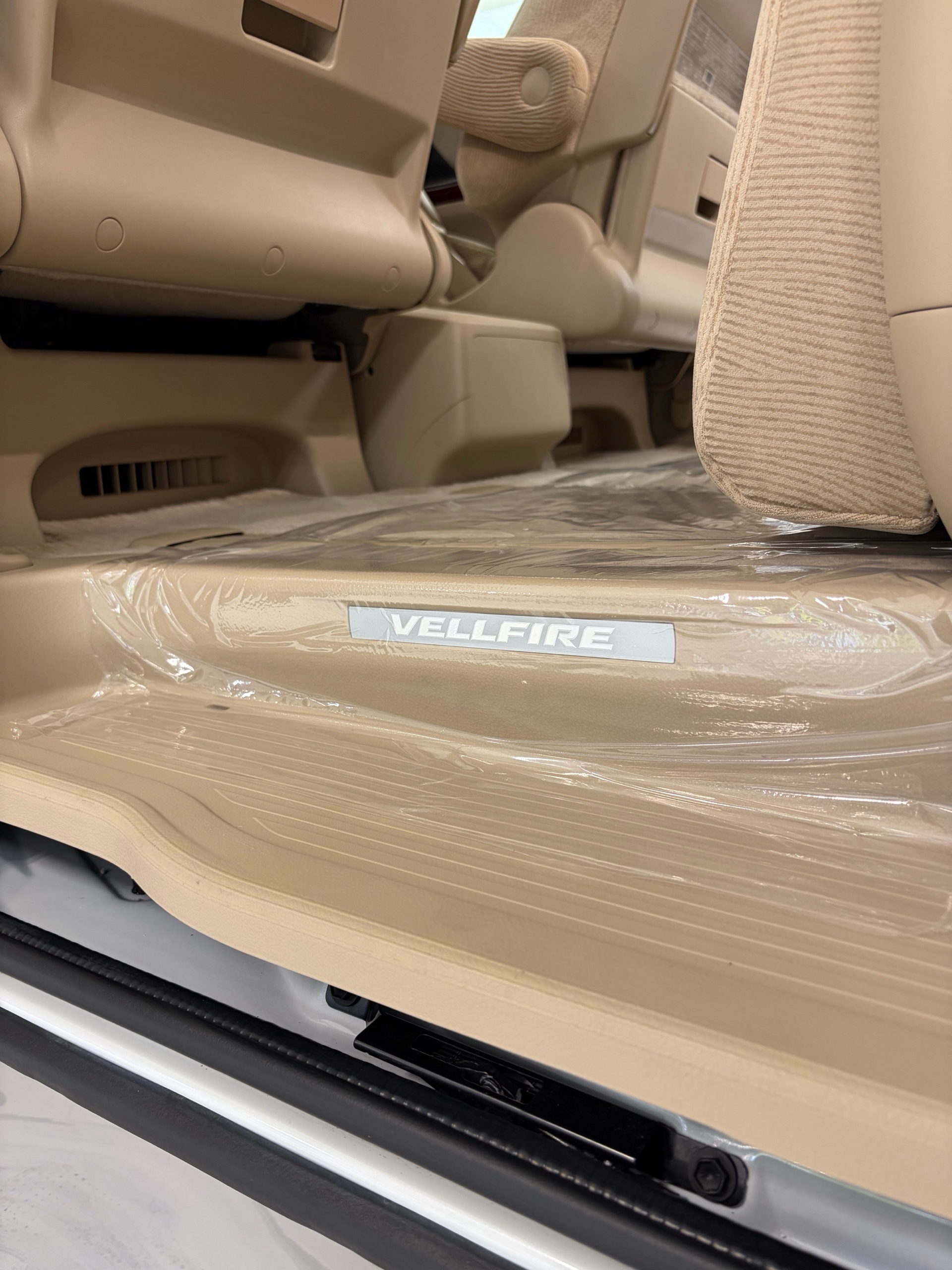 Vehicle photo 23