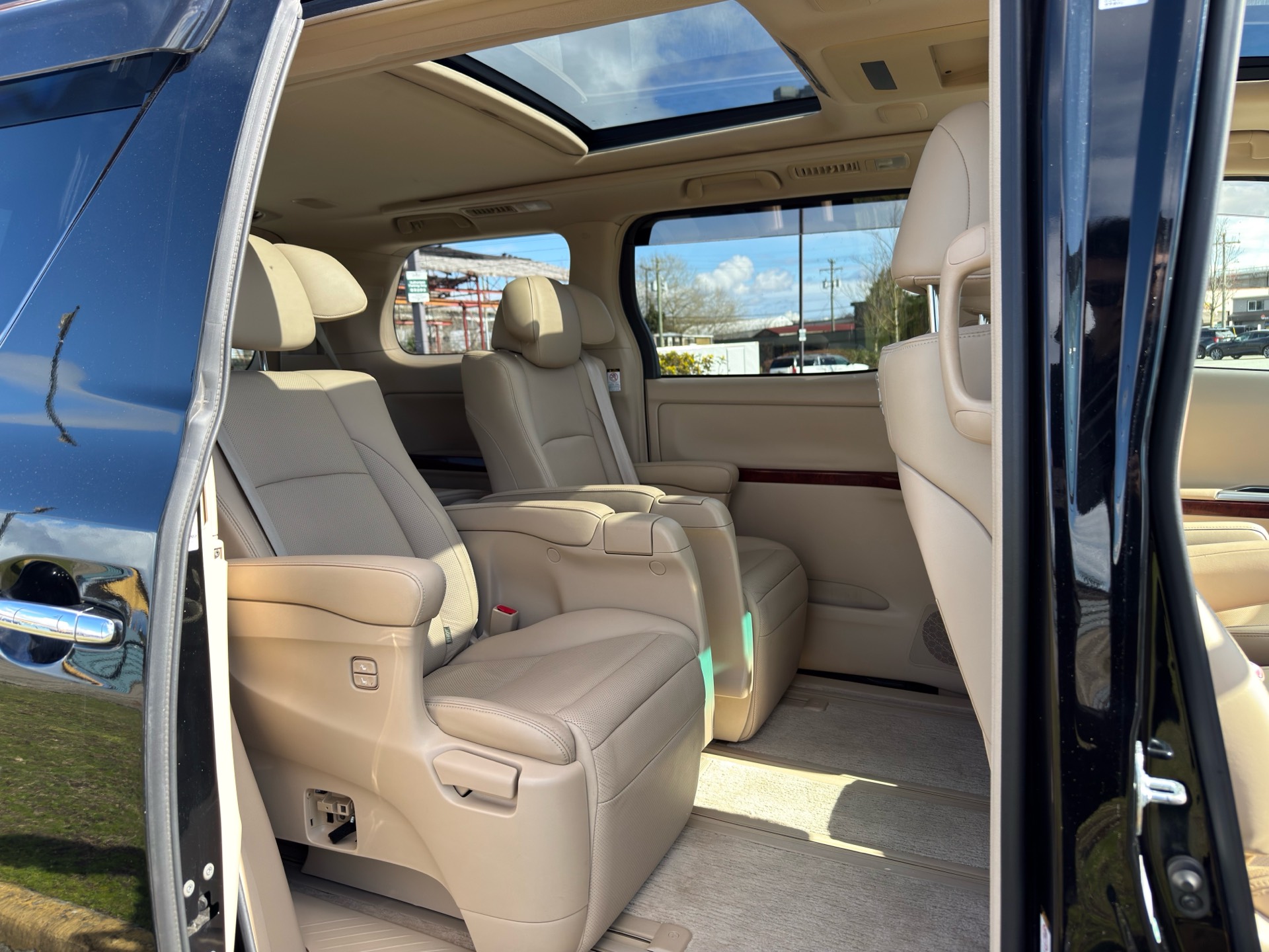 Vehicle photo 15