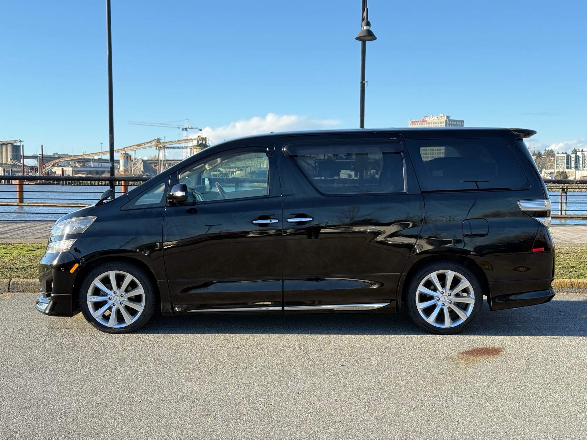 Vehicle photo 3
