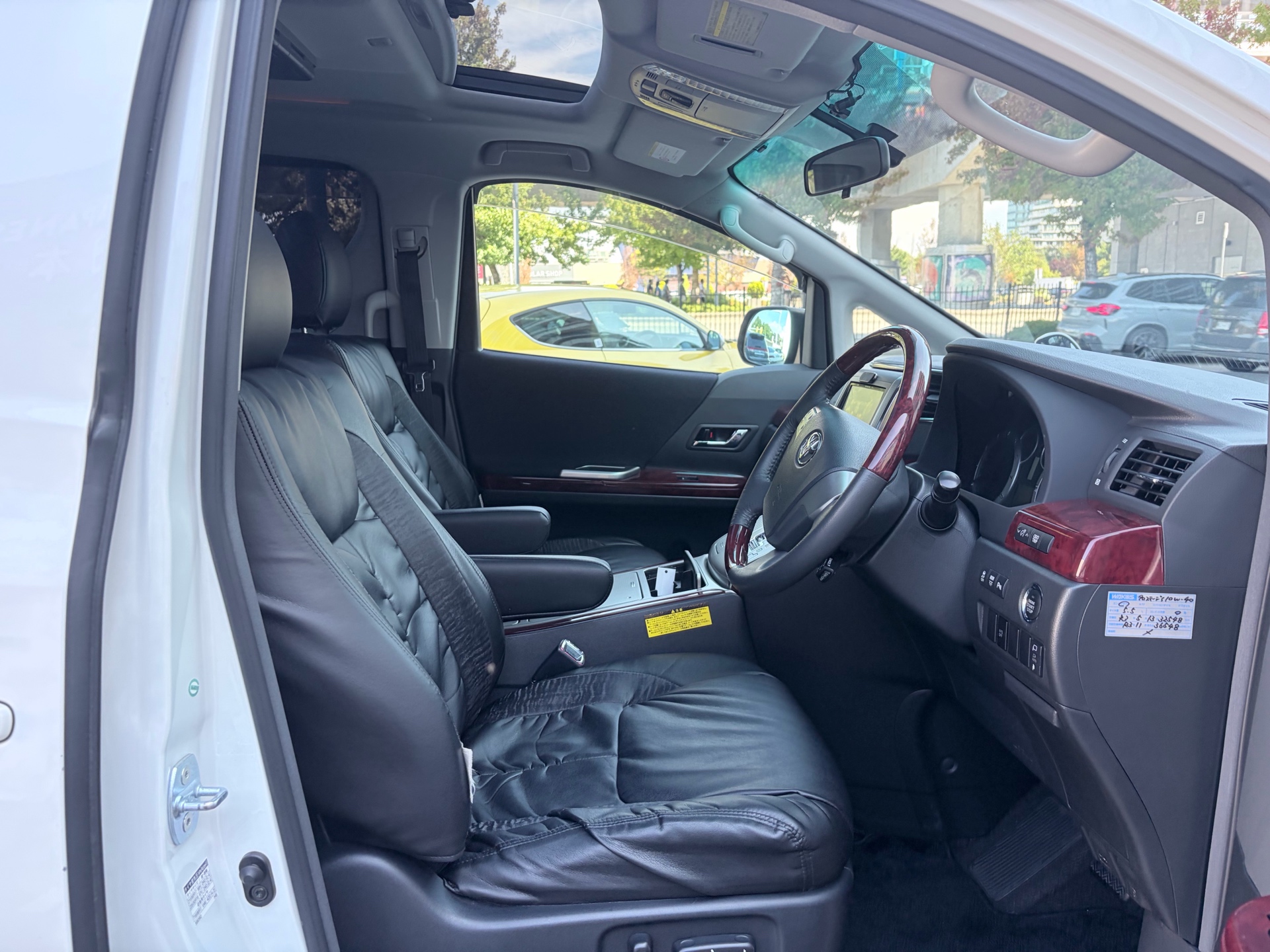 Vehicle photo 16