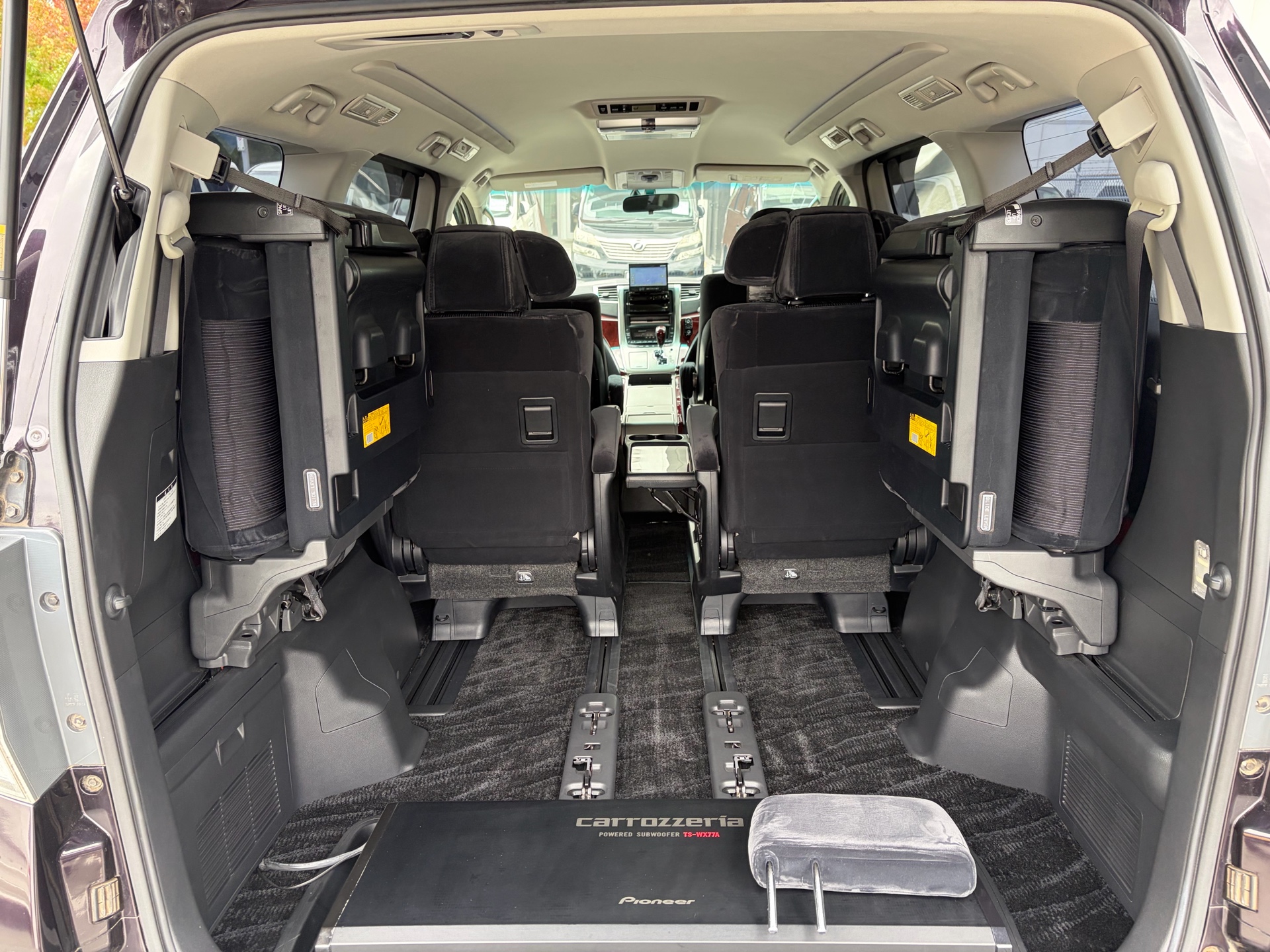 Vehicle photo 10