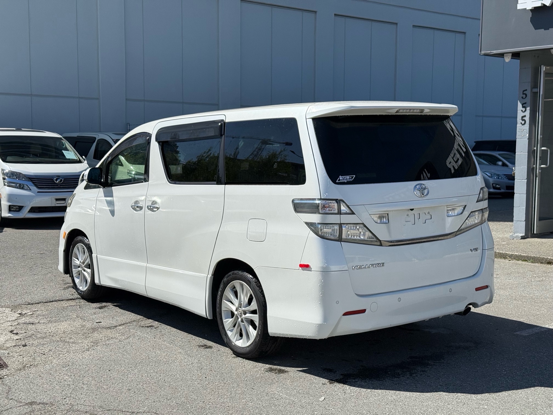 Vehicle photo 4