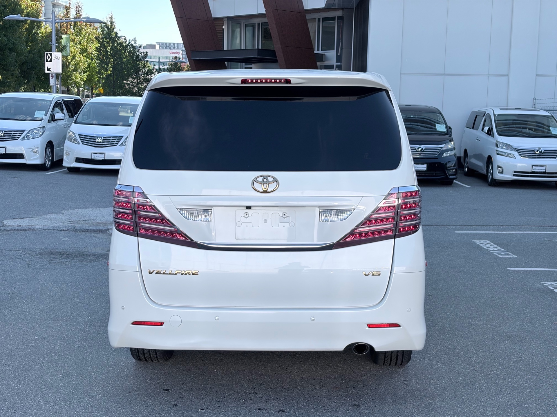 Vehicle photo 6