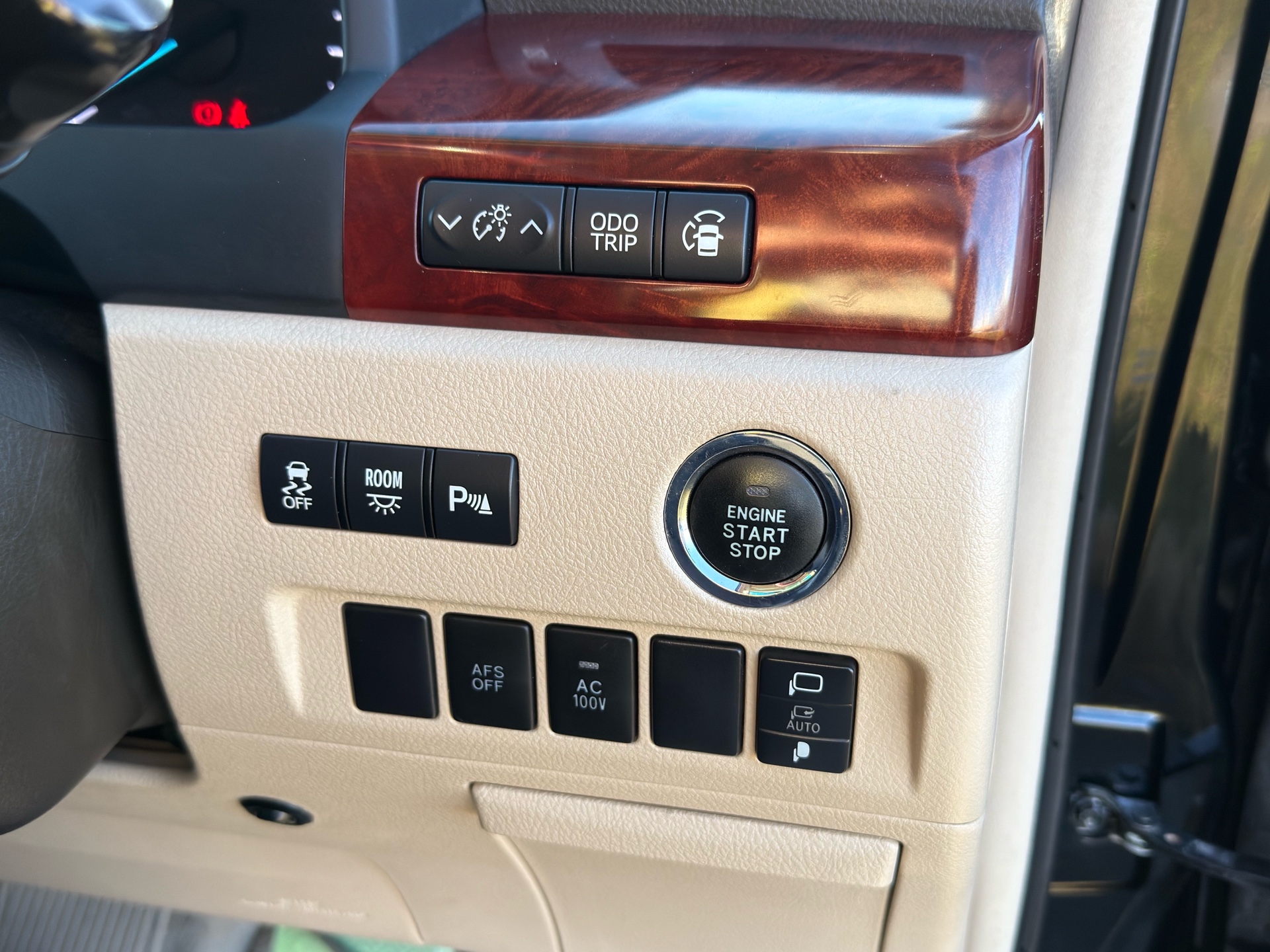 Vehicle photo 11