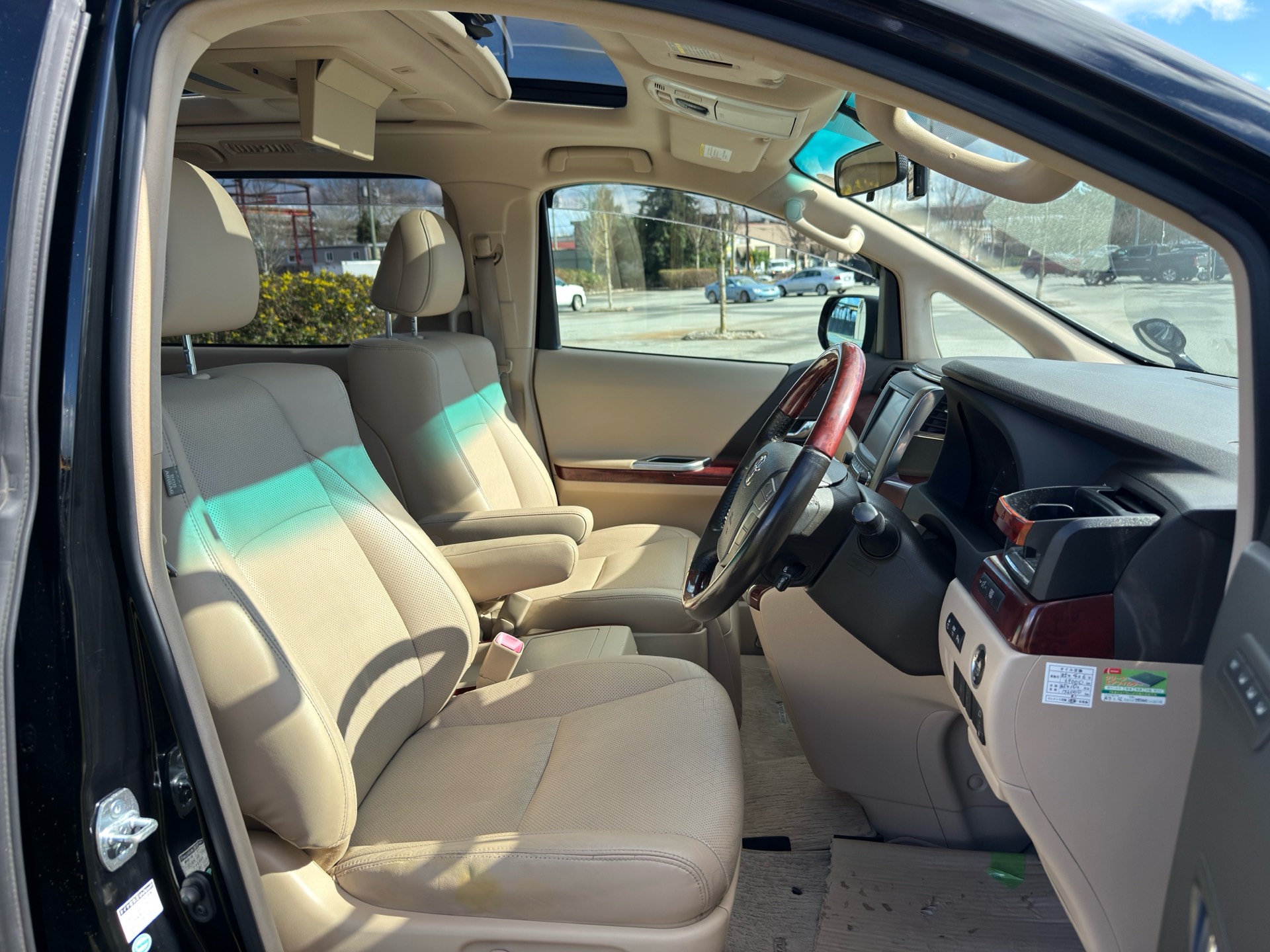 Vehicle photo 14