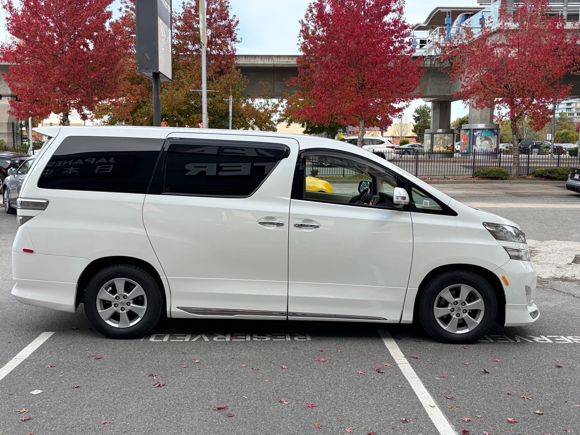 Vehicle photo 7
