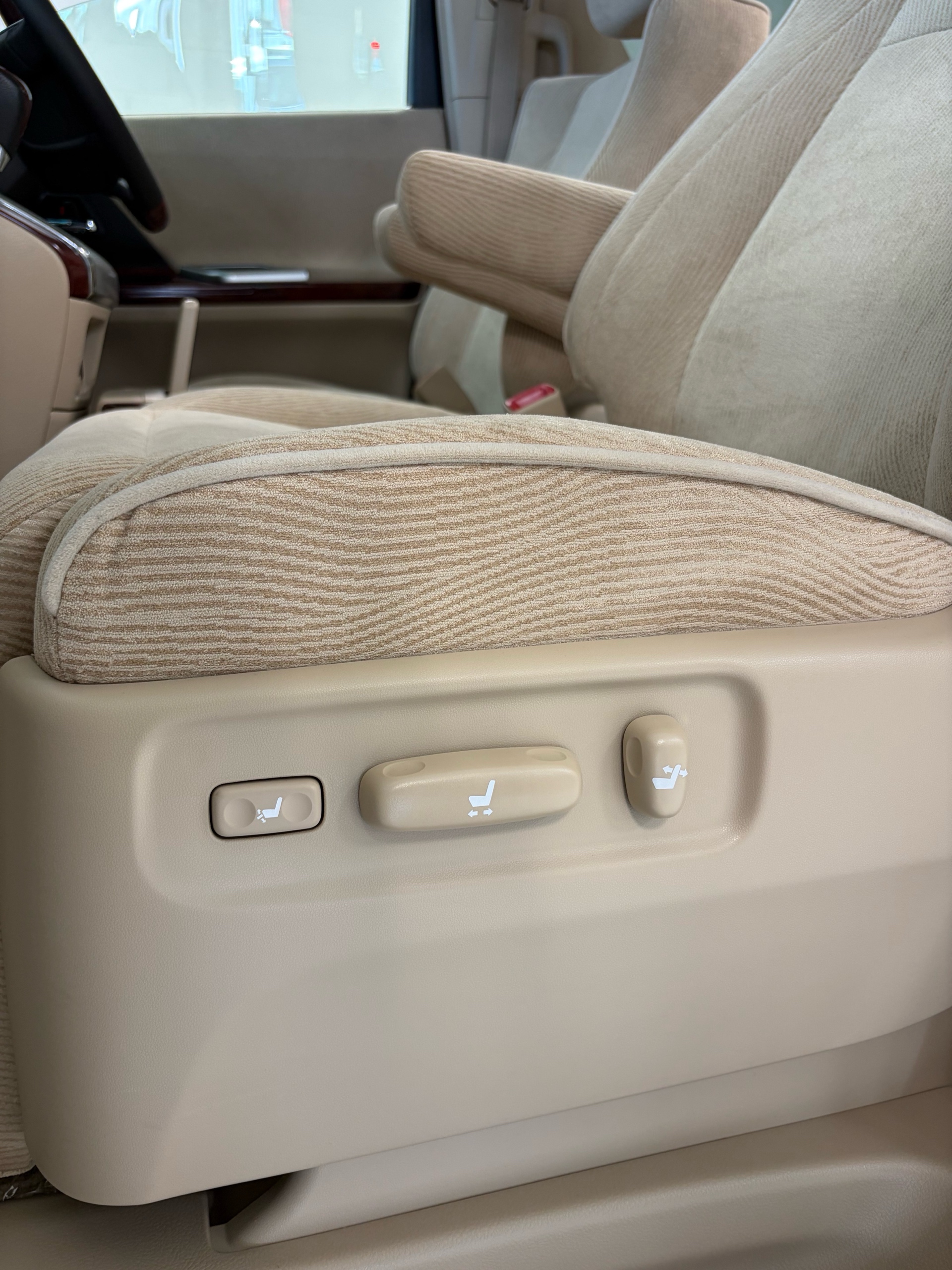 Vehicle photo 38