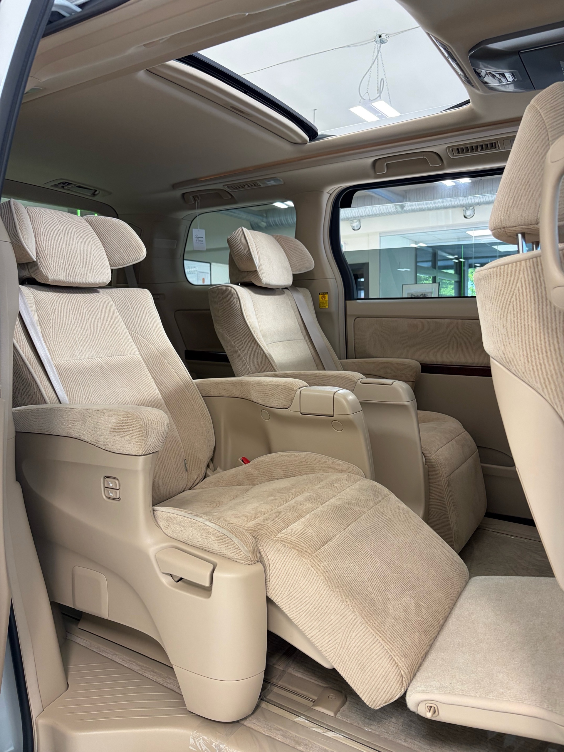 Vehicle photo 15