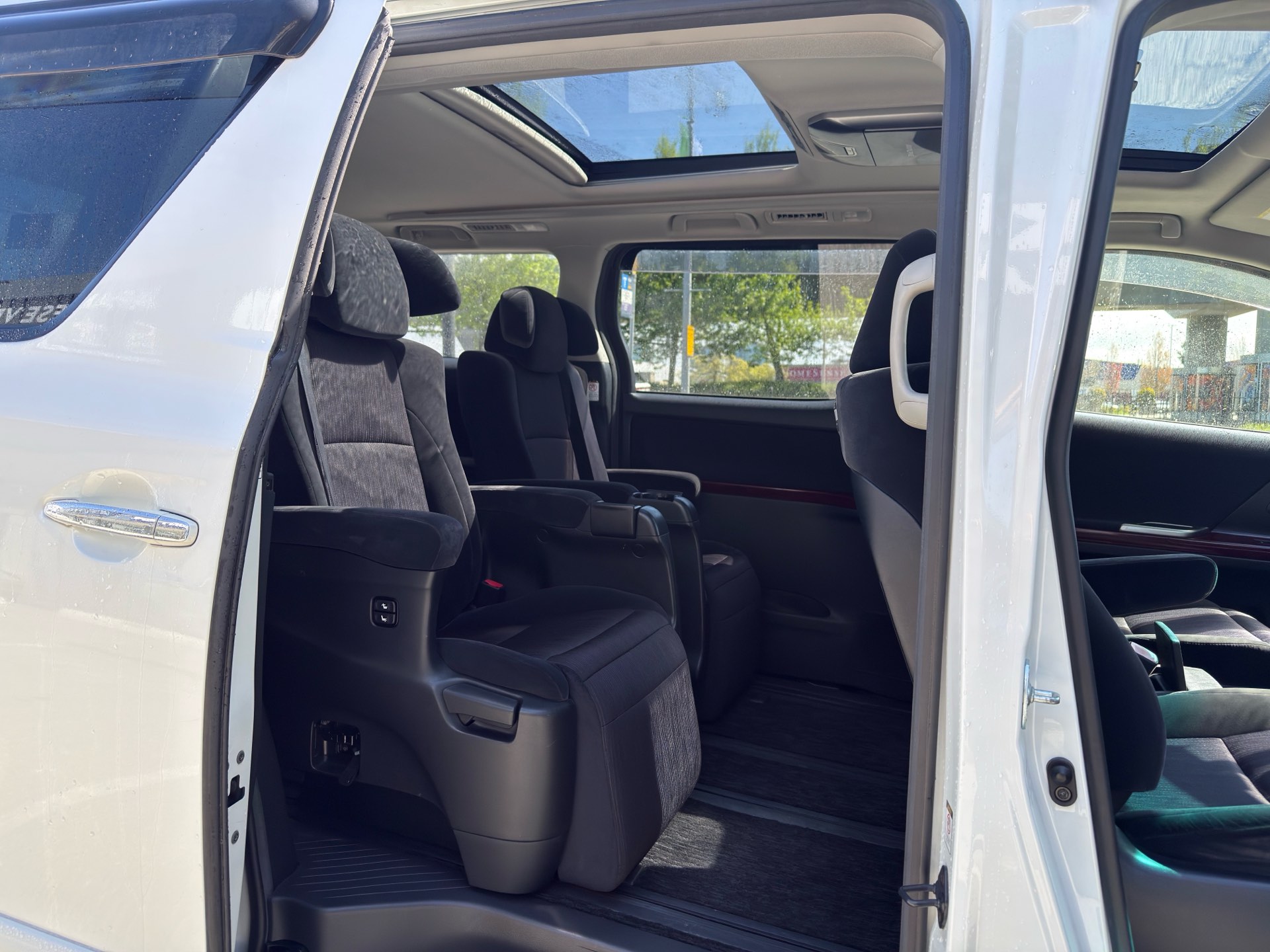 Vehicle photo 13