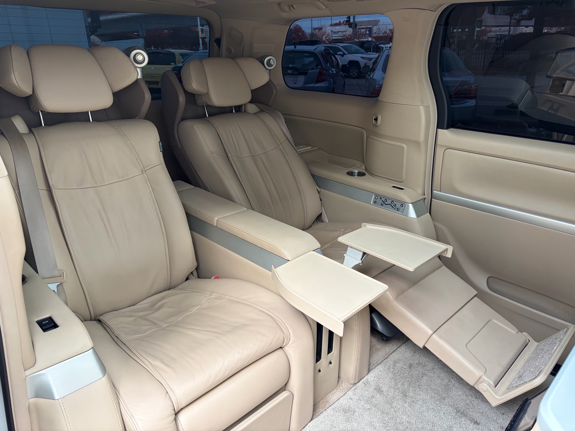 Vehicle photo 23