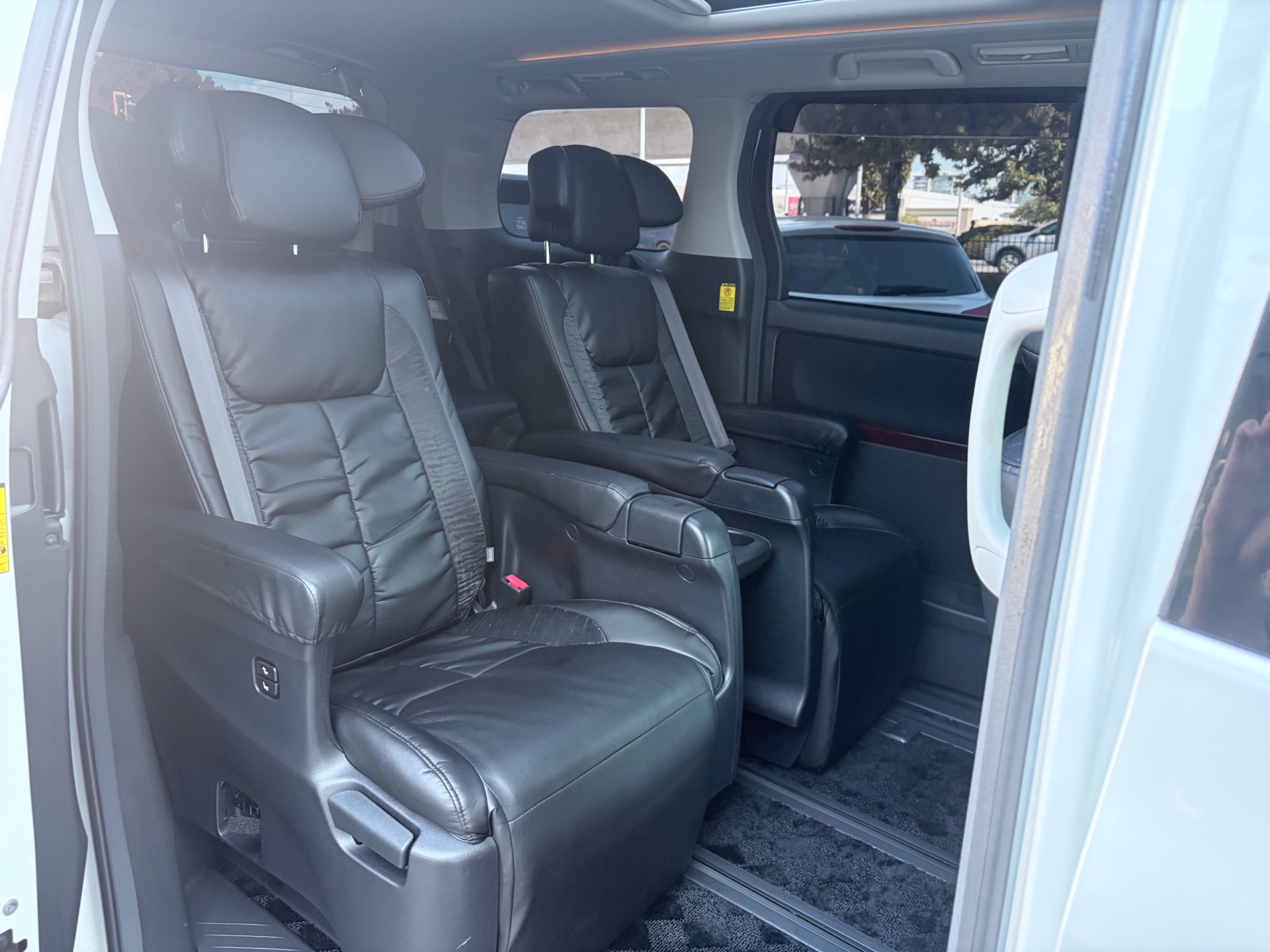 Vehicle photo 17